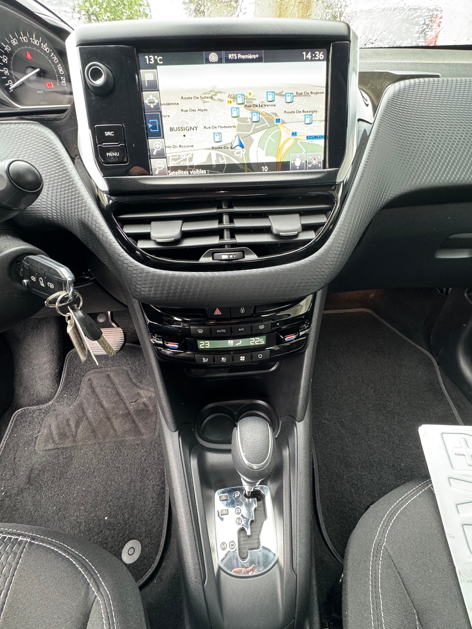 PEUGEOT 208 1.2 PureTech Active EAT6-image-7