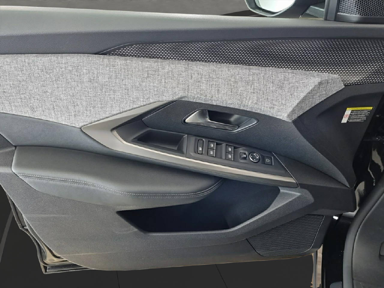 PEUGEOT 3008 1.2 Hybrid GT 145PS-image-12