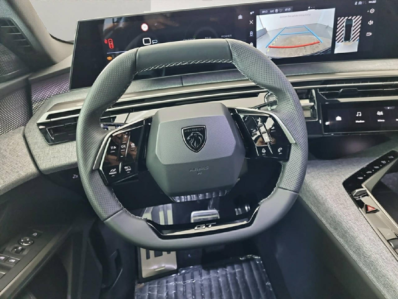 PEUGEOT 3008 1.2 Hybrid GT 145PS-image-9