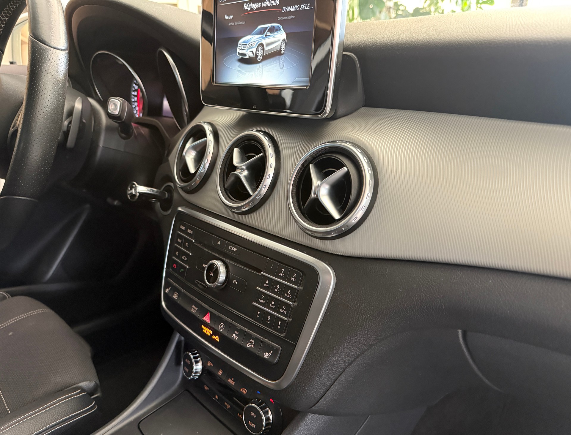MERCEDES-BENZ GLA 220 d Urban 4Matic 7G-DCT-image-9