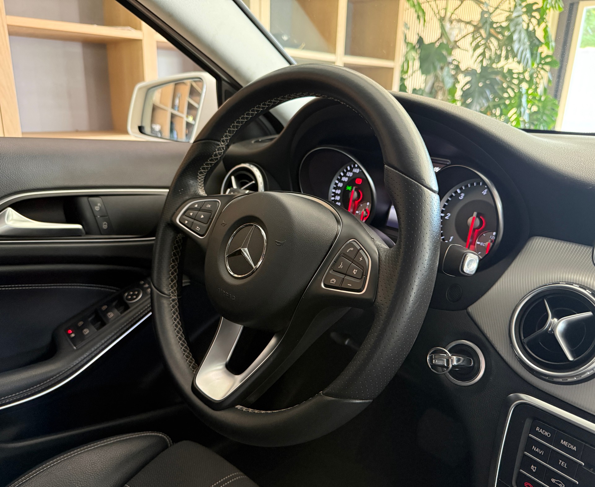 MERCEDES-BENZ GLA 220 d Urban 4Matic 7G-DCT-image-10