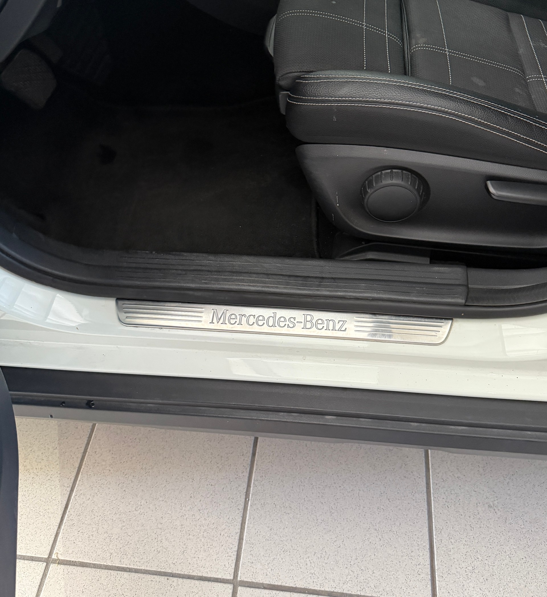 MERCEDES-BENZ GLA 220 d Urban 4Matic 7G-DCT-image-5