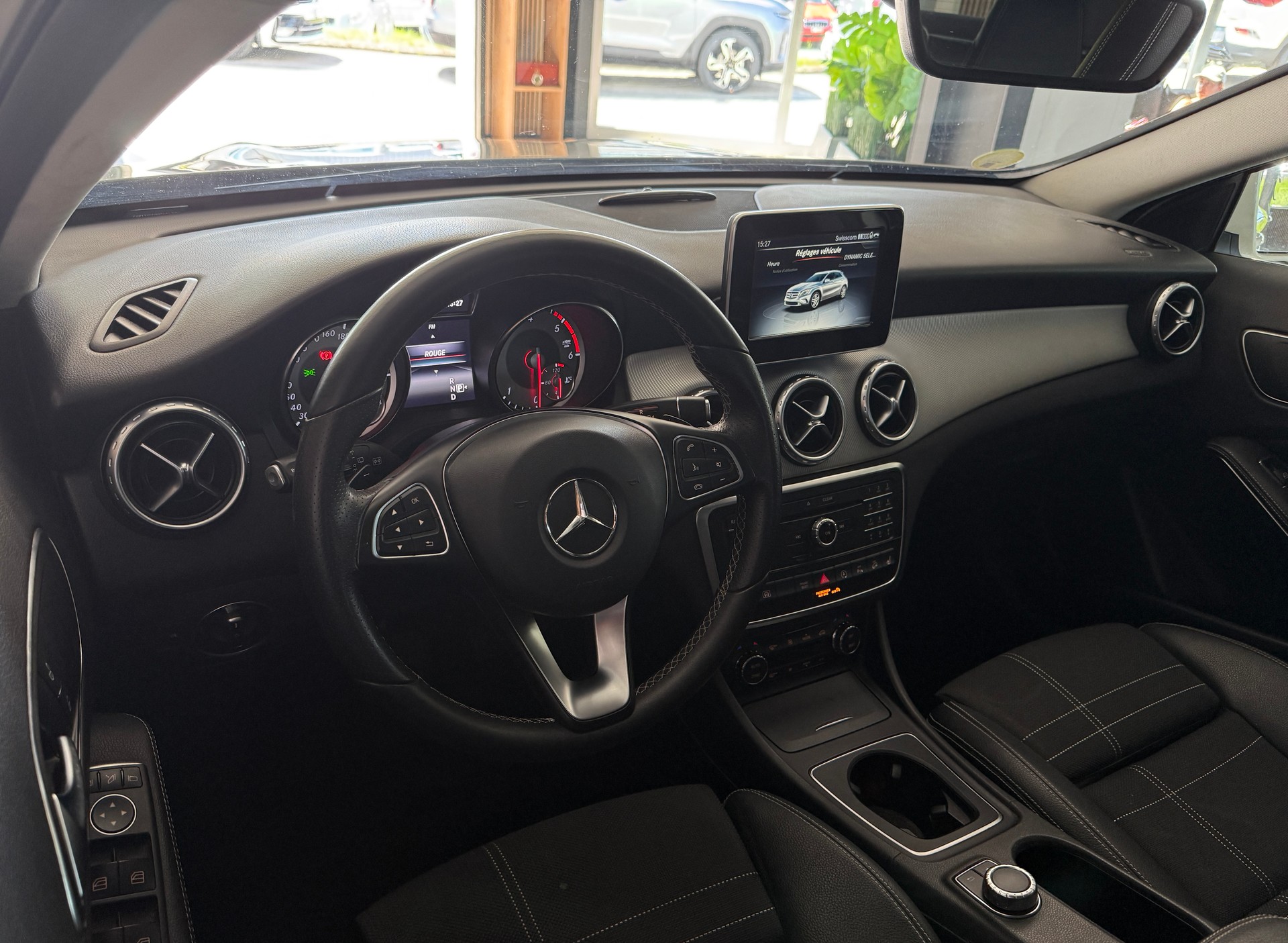 MERCEDES-BENZ GLA 220 d Urban 4Matic 7G-DCT-image-6