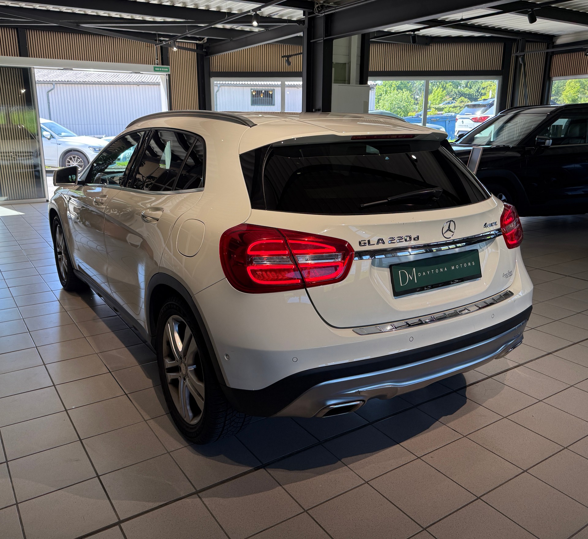 MERCEDES-BENZ GLA 220 d Urban 4Matic 7G-DCT-image-4