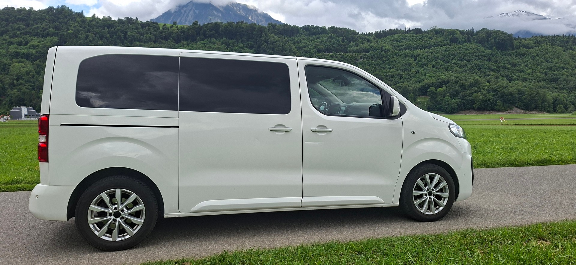 CITROEN Spacetourer 2.0 BlueHDi Business M EAT-image-1