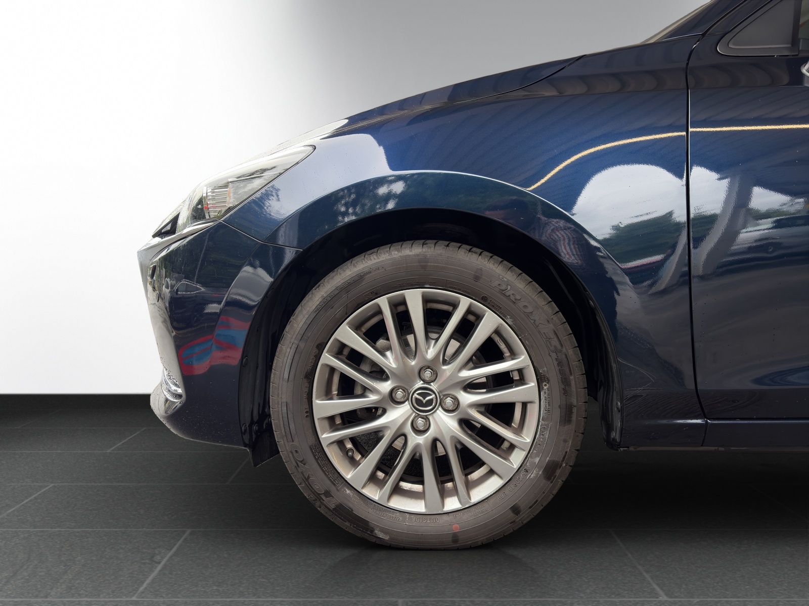 MAZDA 2 G 90 MHD Revolution-showroom-element-3