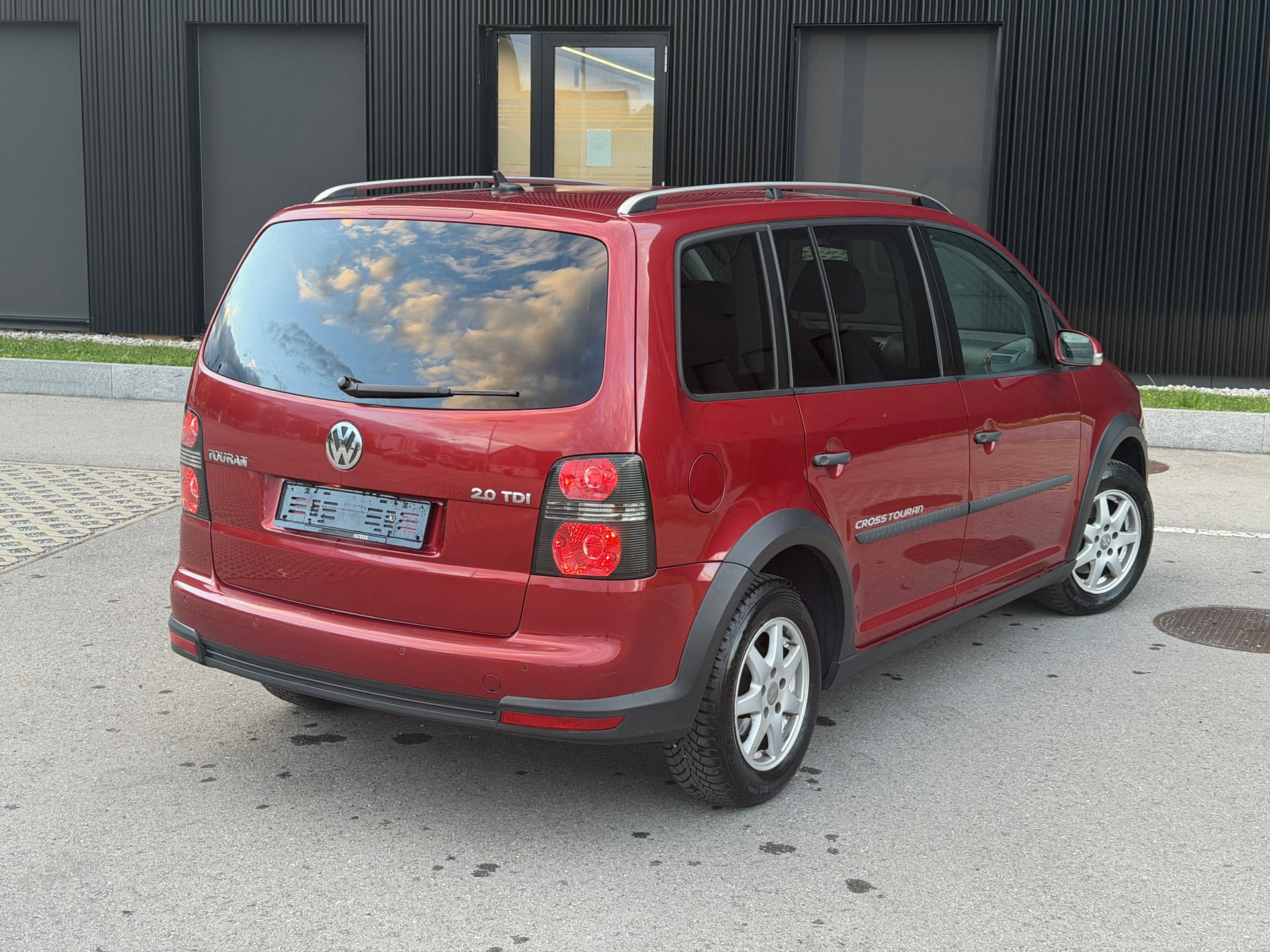 VW CrossTouran 2.0 TDI DSG-image-14