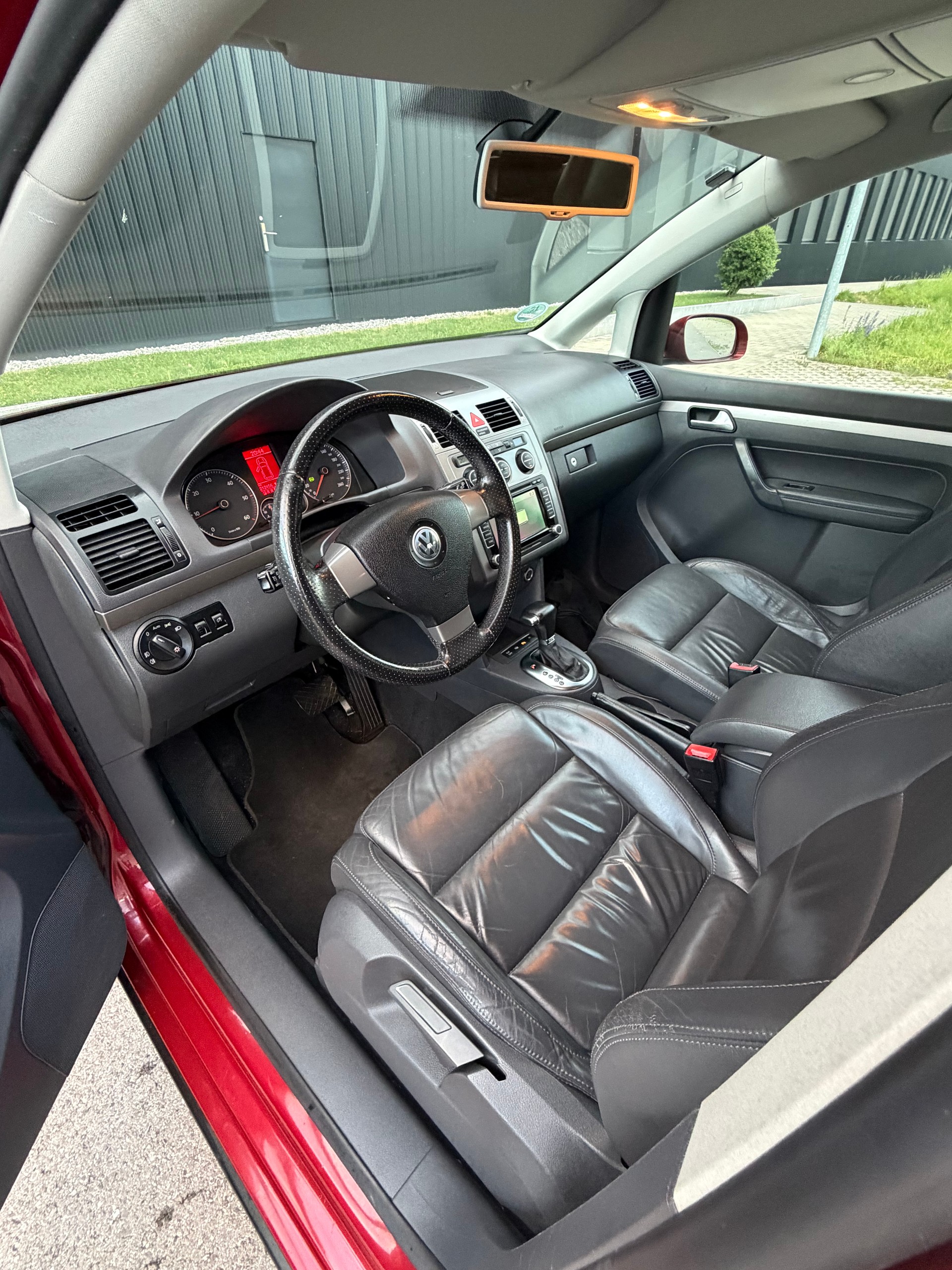VW CrossTouran 2.0 TDI DSG-image-11