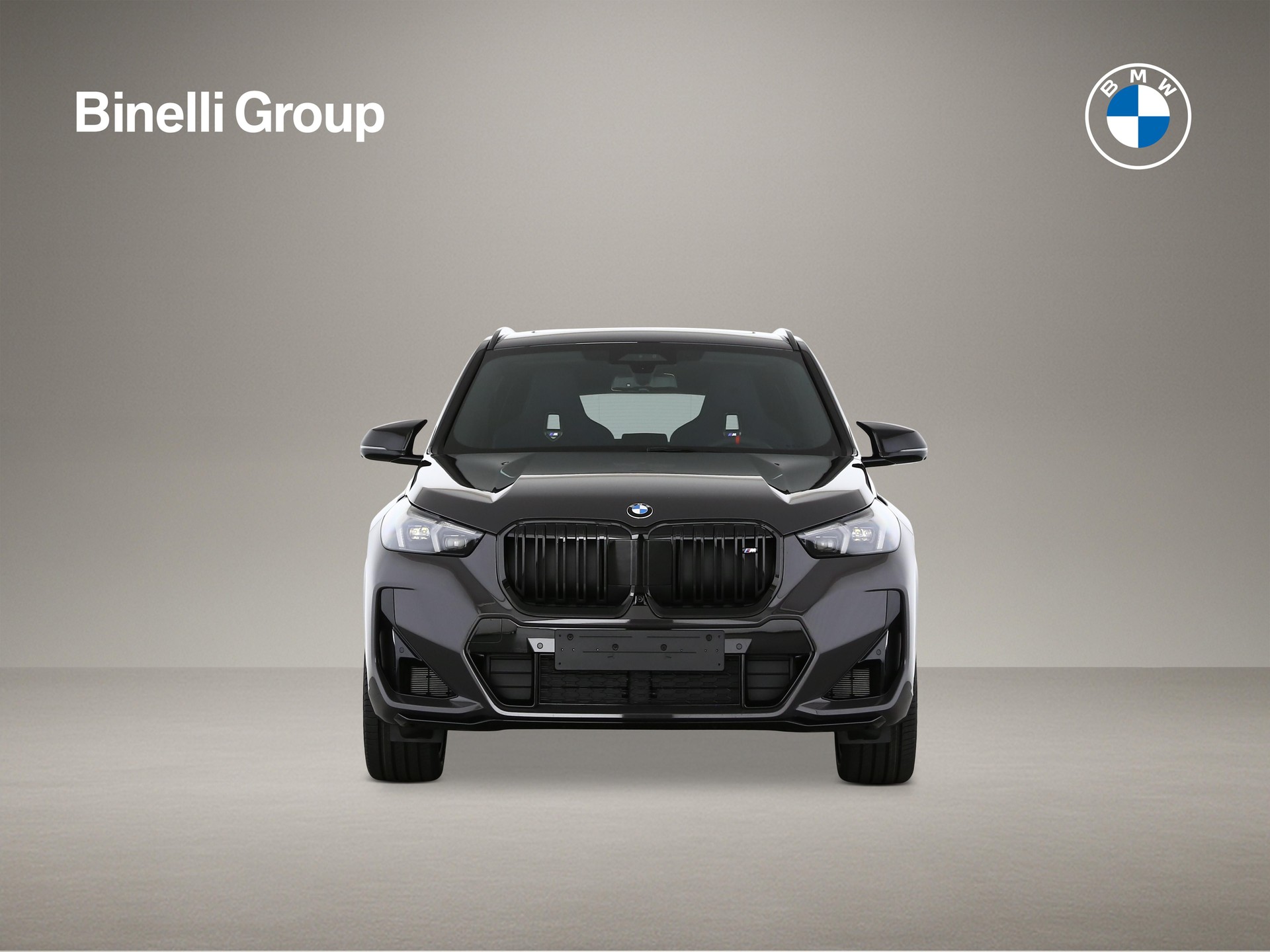 BMW X1 M35i-showroom-element-2