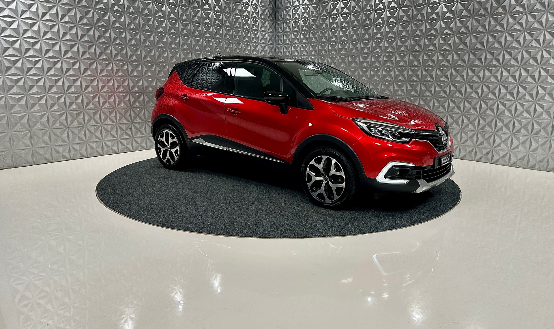 RENAULT Captur 1.2 T 16V Editione One EDC-showroom-element-2
