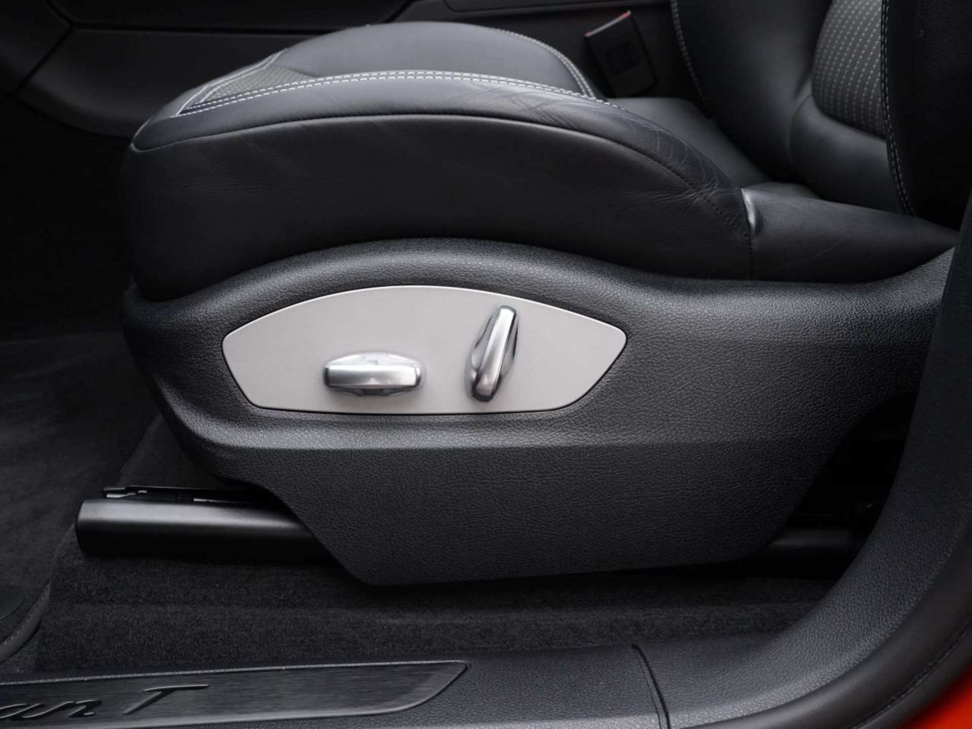 PORSCHE Macan T-image-22