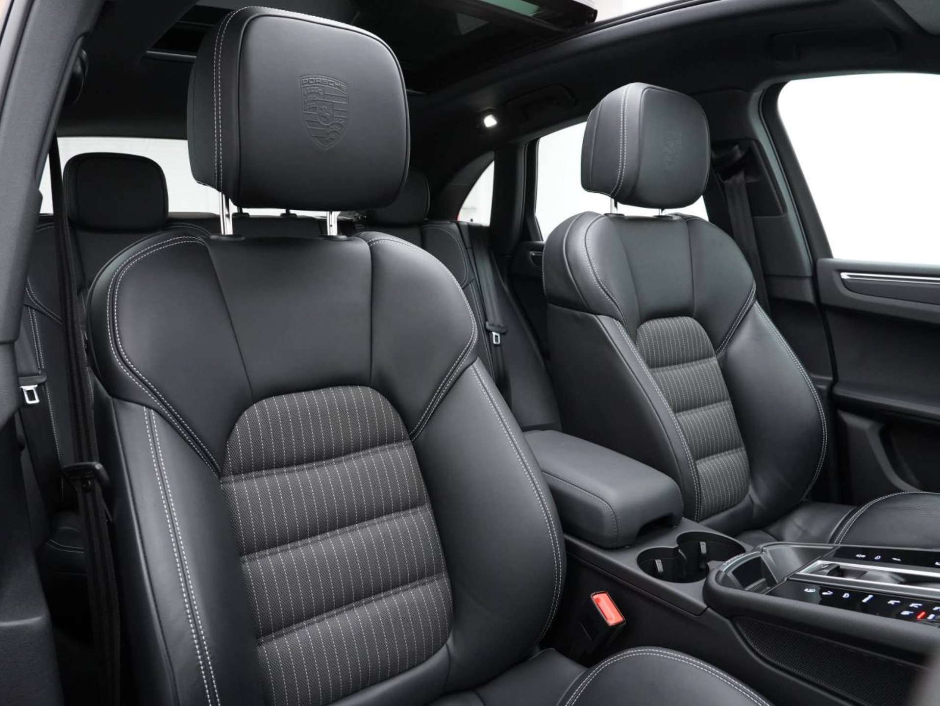 PORSCHE Macan T-image-26