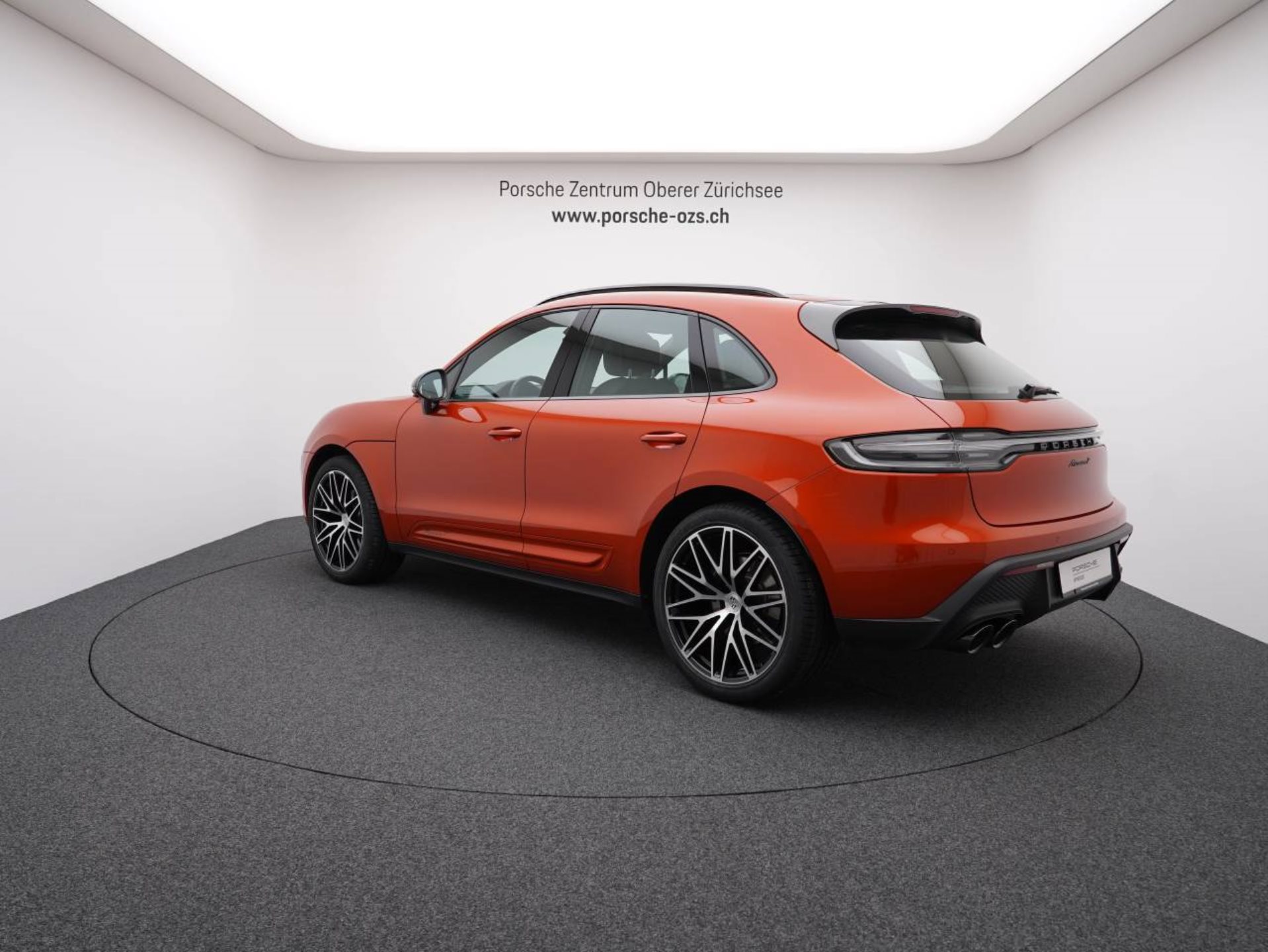 PORSCHE Macan T-showroom-element-2