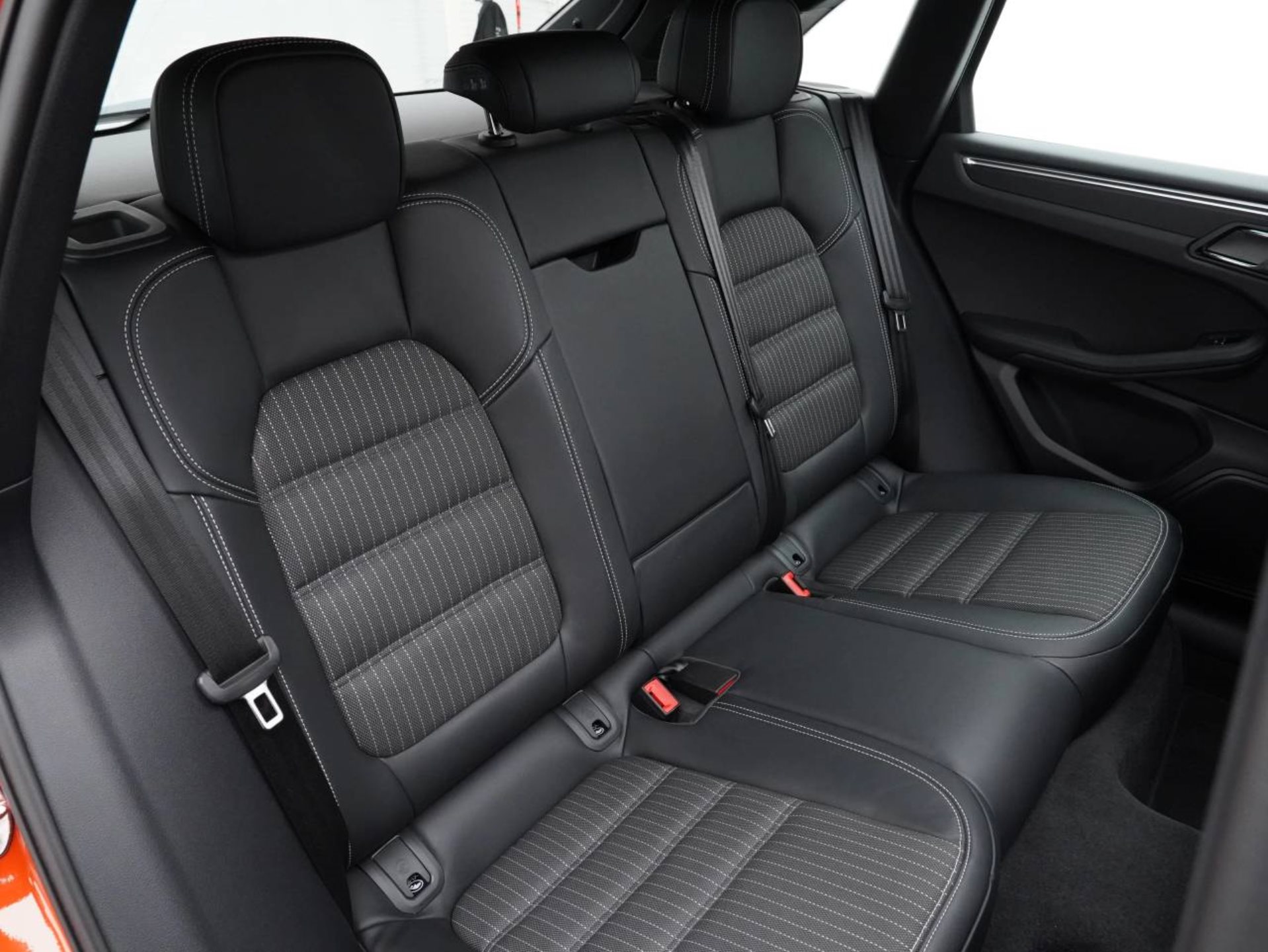 PORSCHE Macan T-image-30