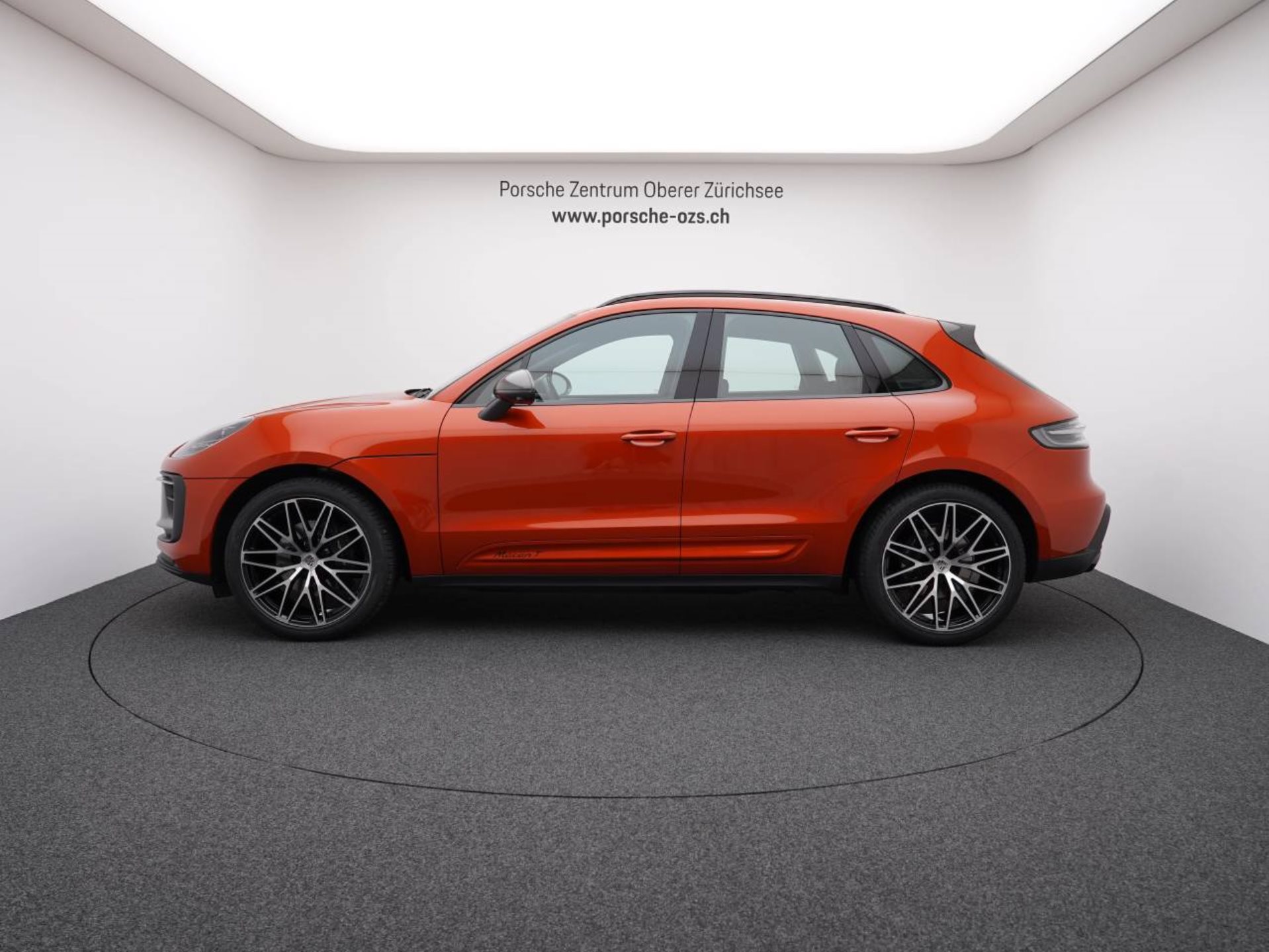 PORSCHE Macan T-showroom-element-1