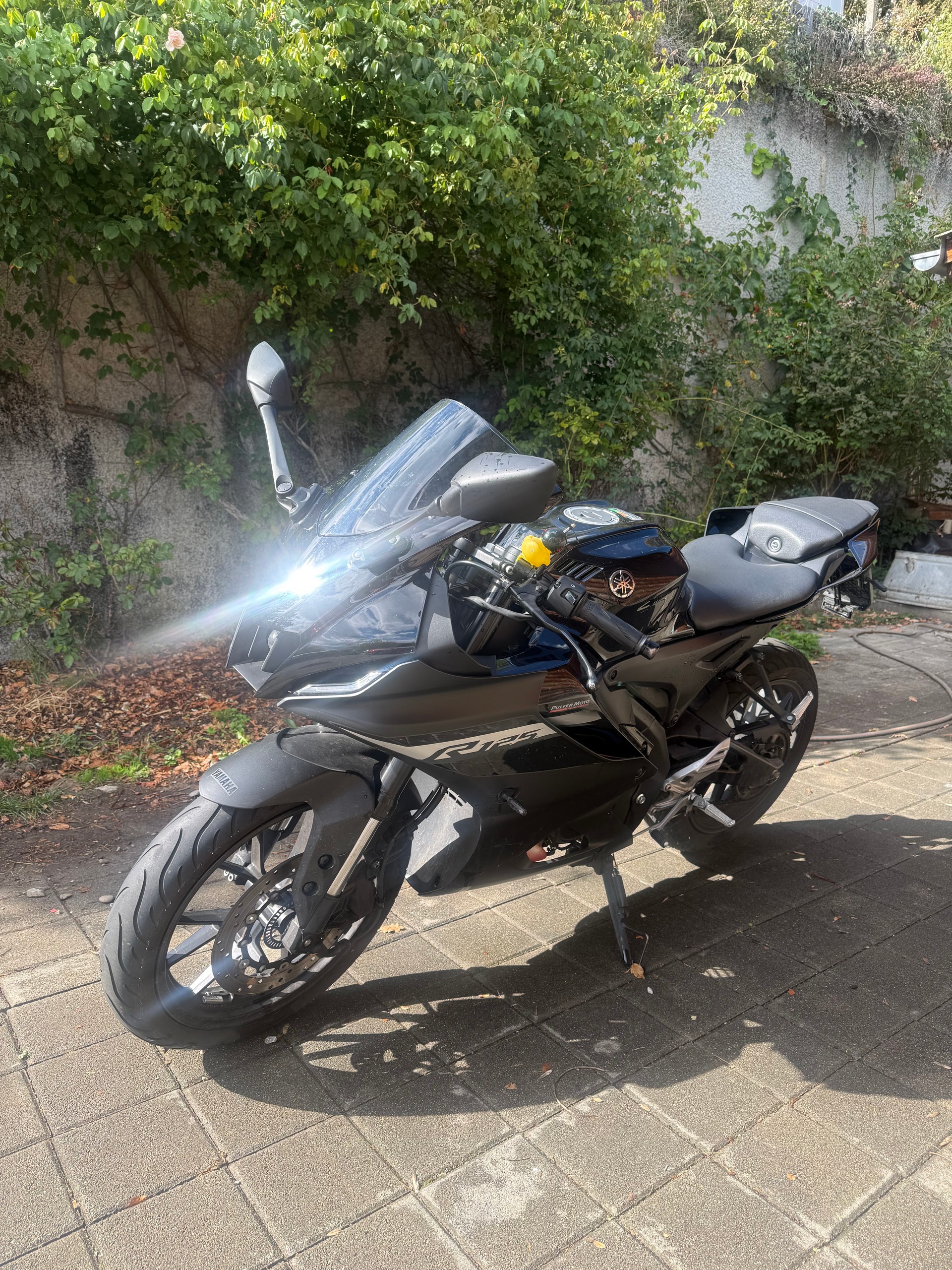YAMAHA YZF-R 125 ABS-image-1
