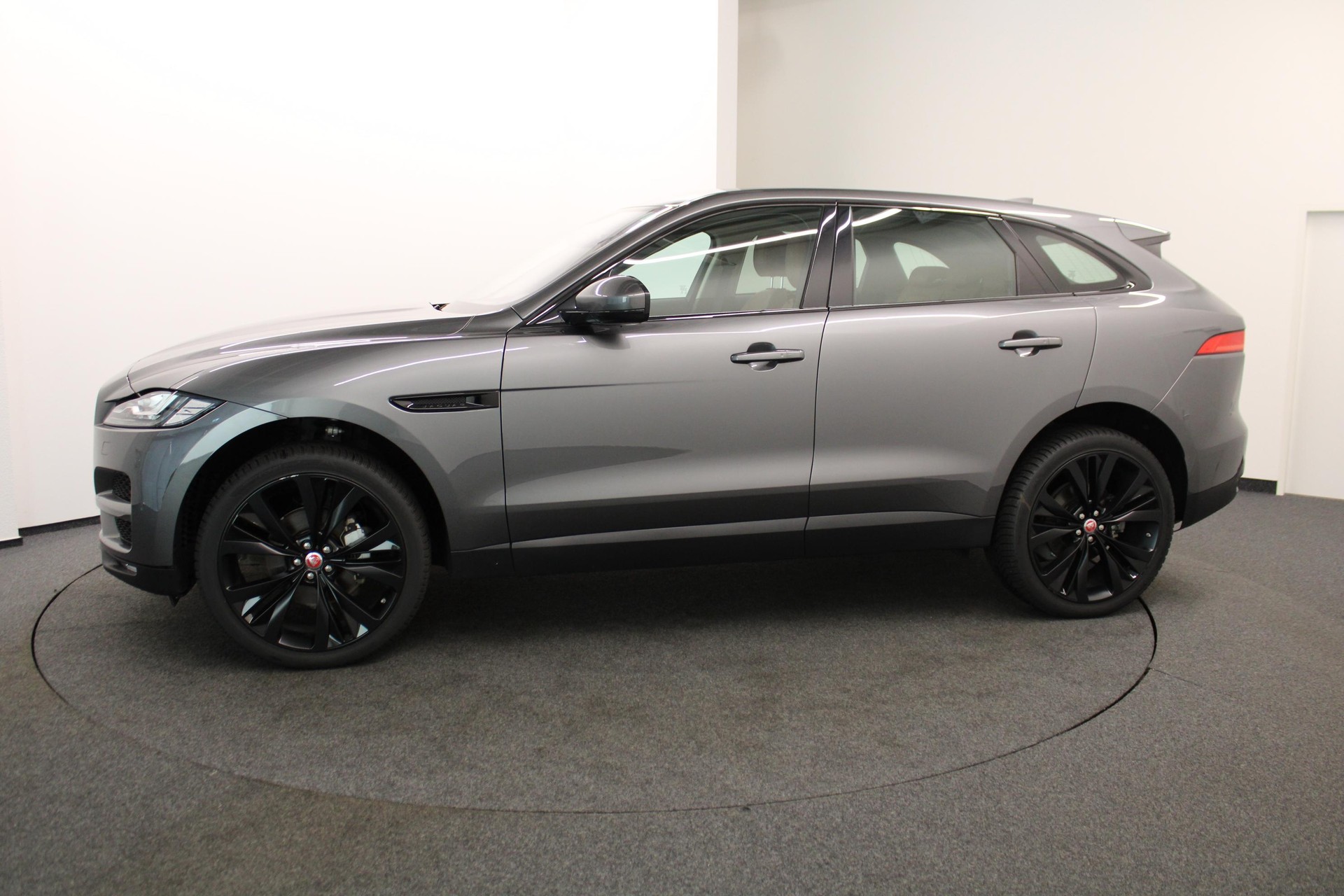 JAGUAR F-Pace 2.0 T 250 PORTFOLIO AWD-showroom-element-2