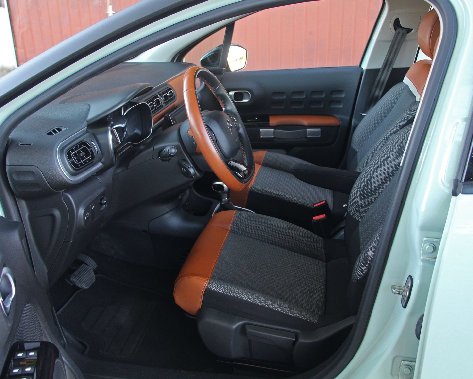 CITROEN C3 1.2i PureTech Shine EAT-image-7