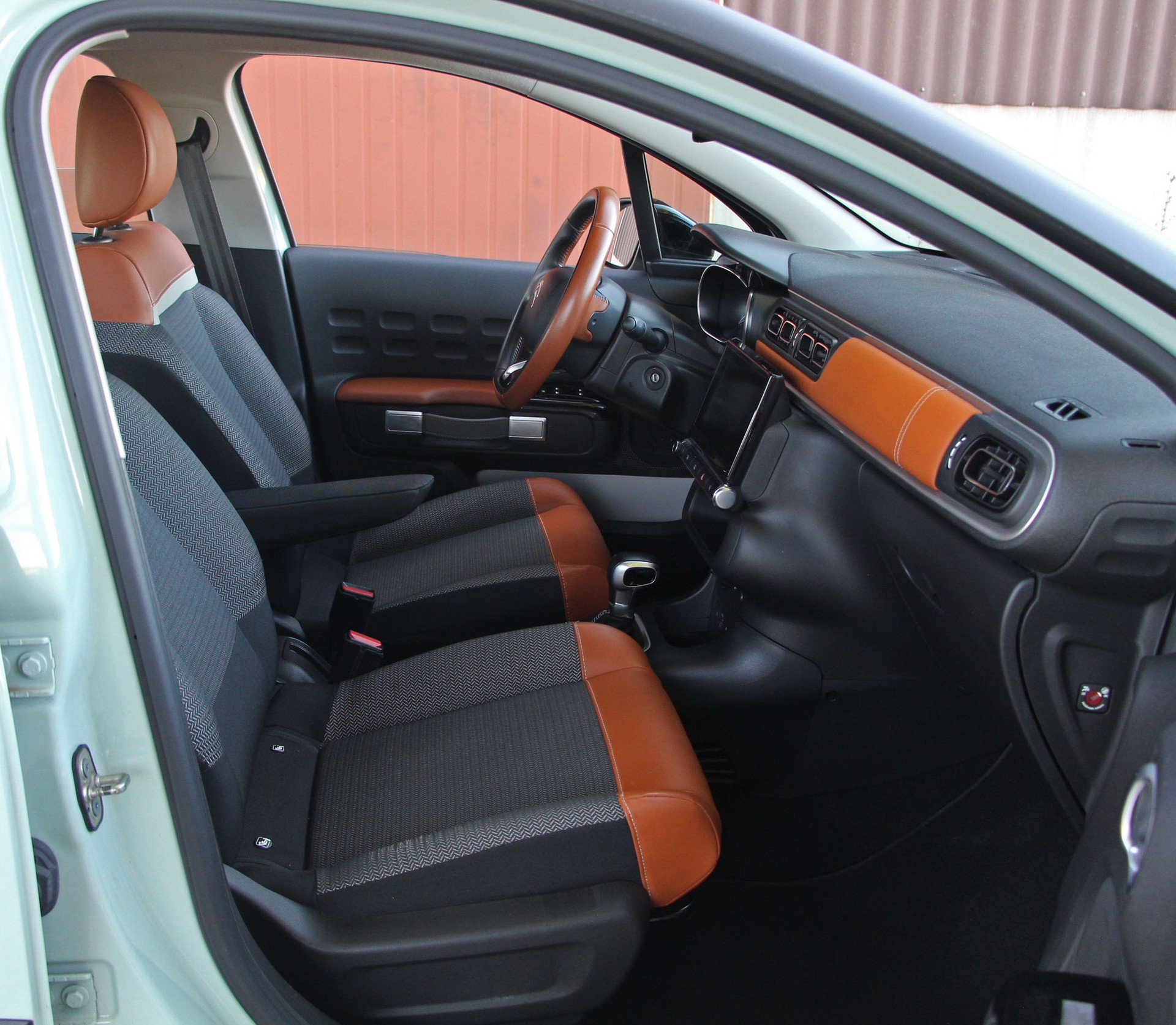 CITROEN C3 1.2i PureTech Shine EAT-image-10