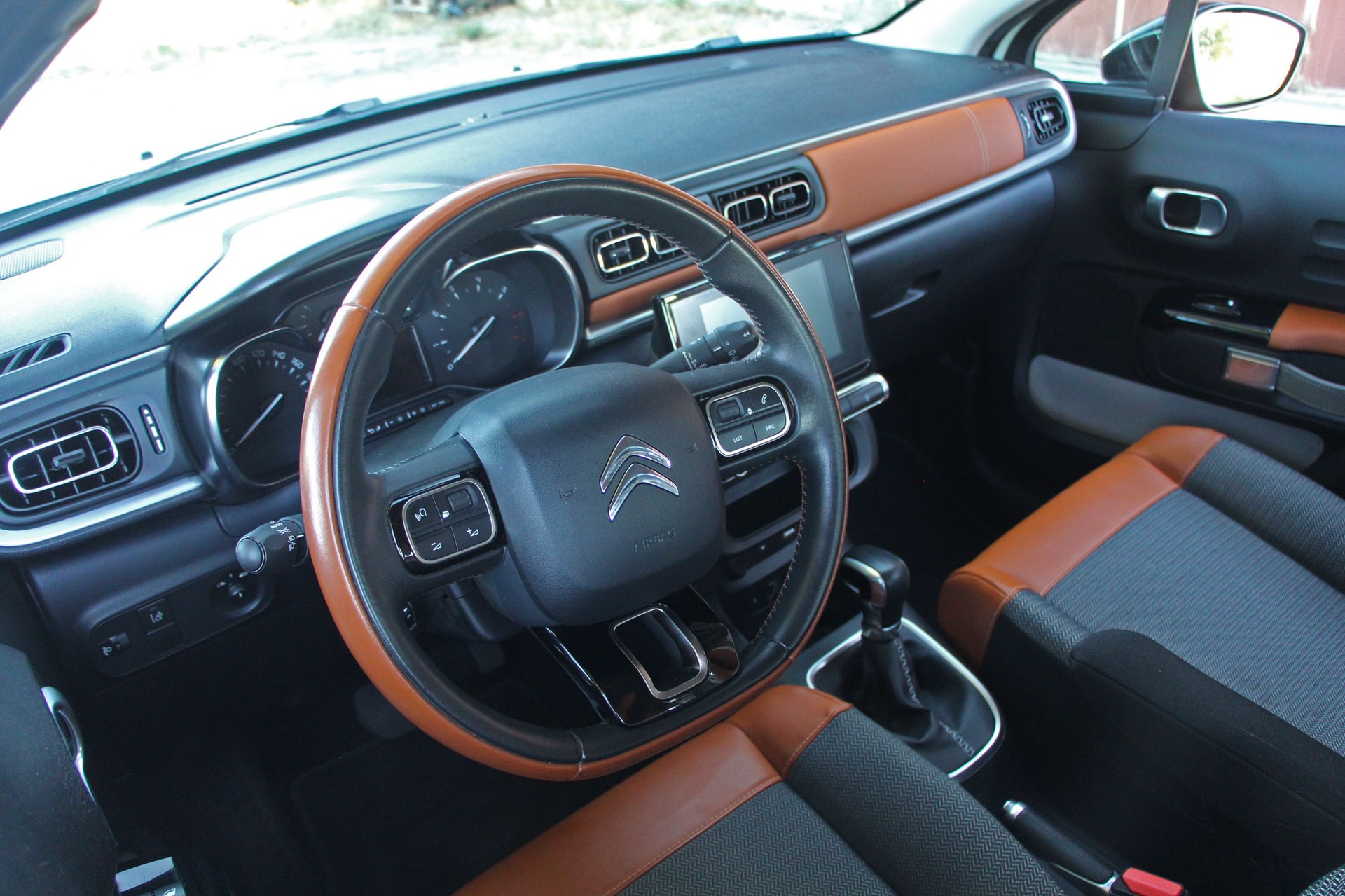 CITROEN C3 1.2i PureTech Shine EAT-image-6
