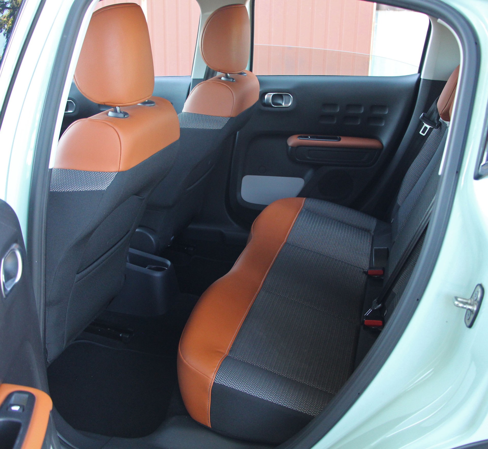 CITROEN C3 1.2i PureTech Shine EAT-image-8