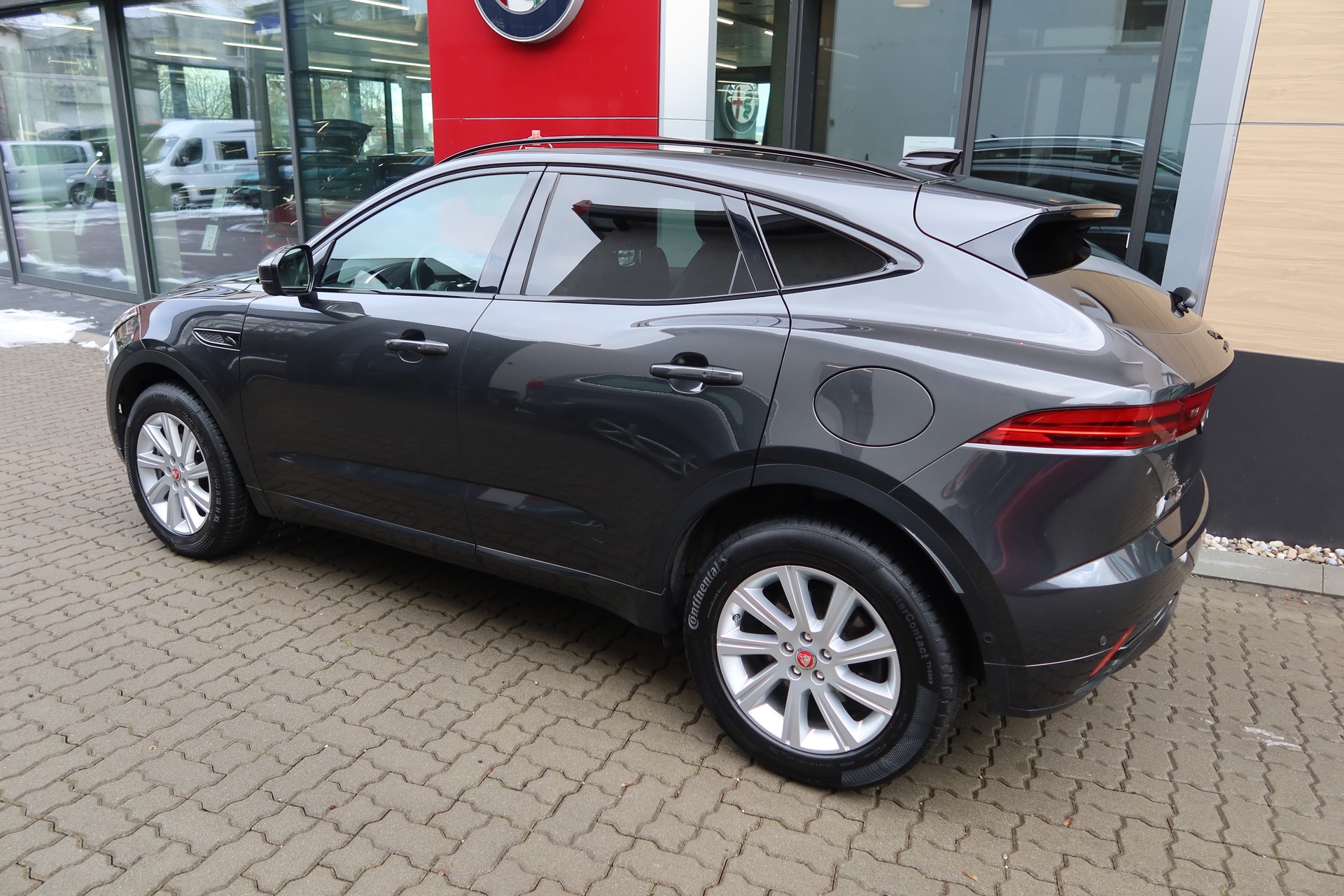 JAGUAR E-Pace 1.5 P300e AWD HSE-image-1