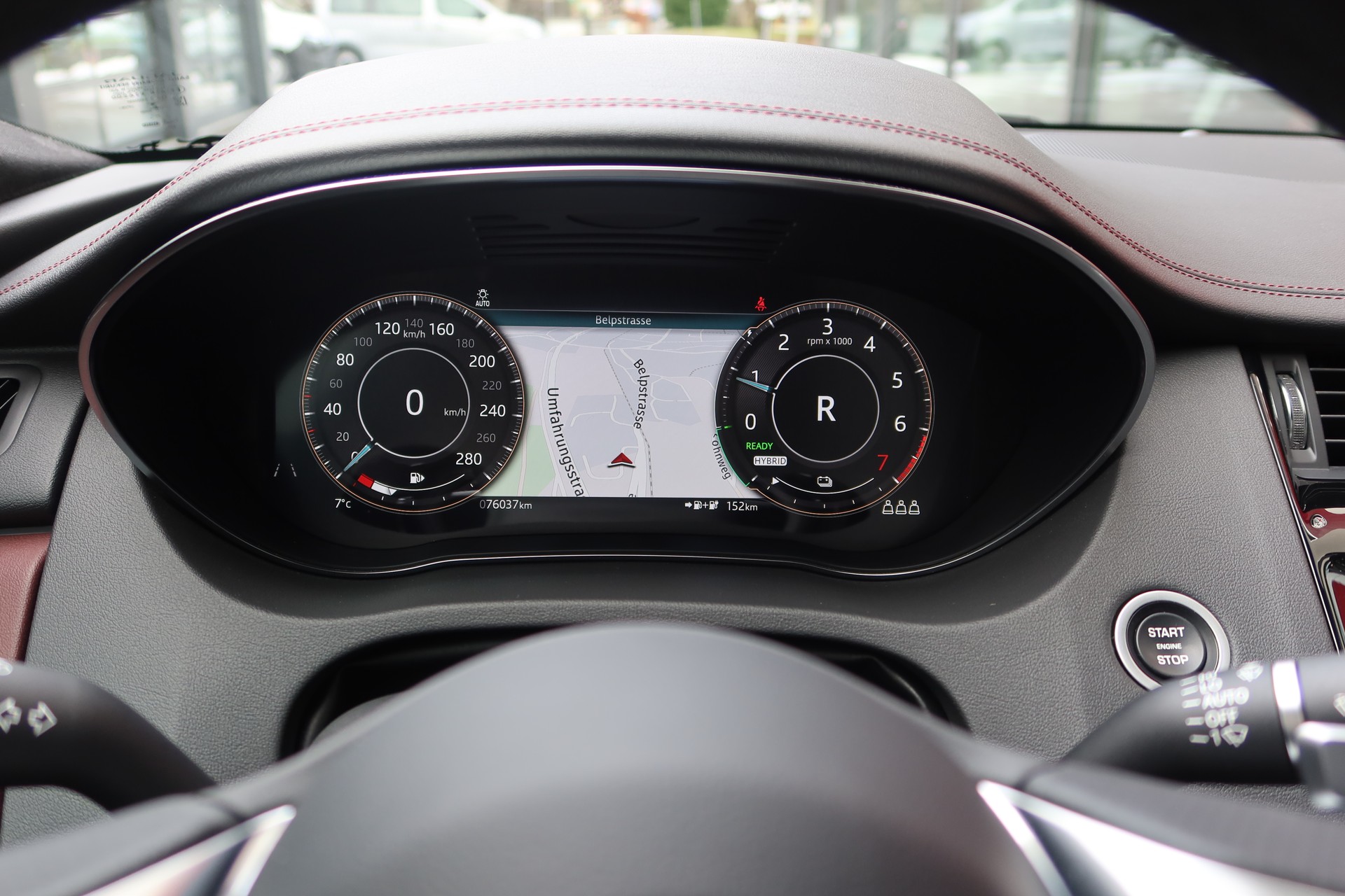 JAGUAR E-Pace 1.5 P300e AWD HSE-image-13