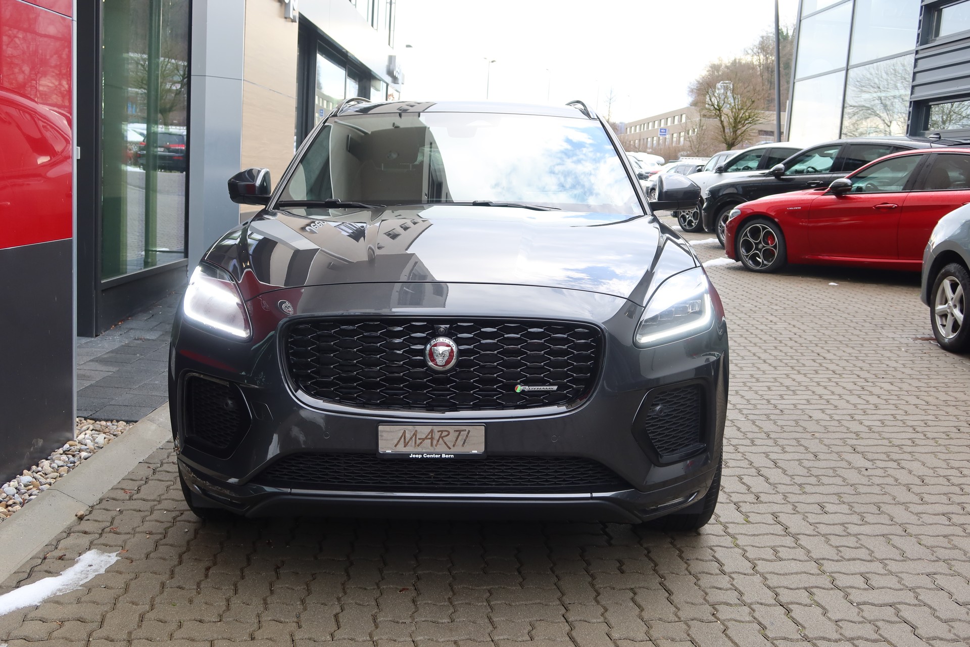 JAGUAR E-Pace 1.5 P300e AWD HSE-image-4