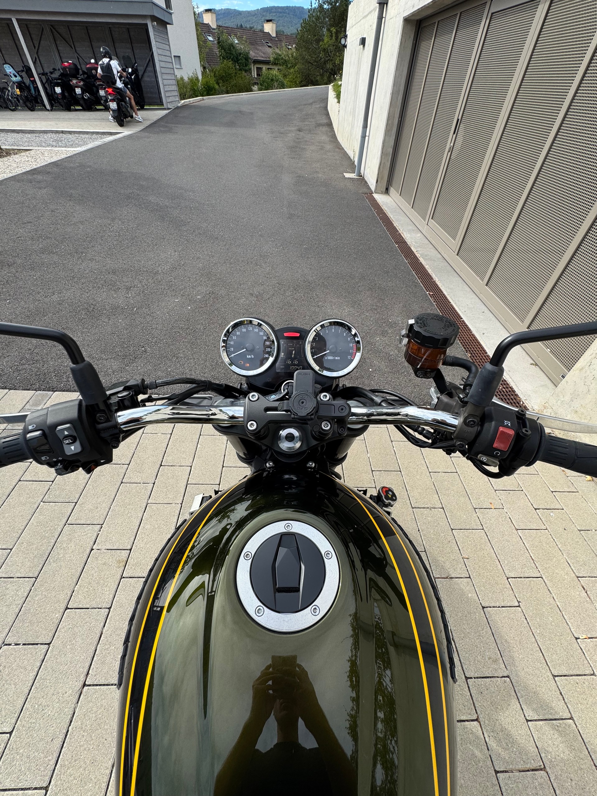 KAWASAKI Z 900 RS-image-6