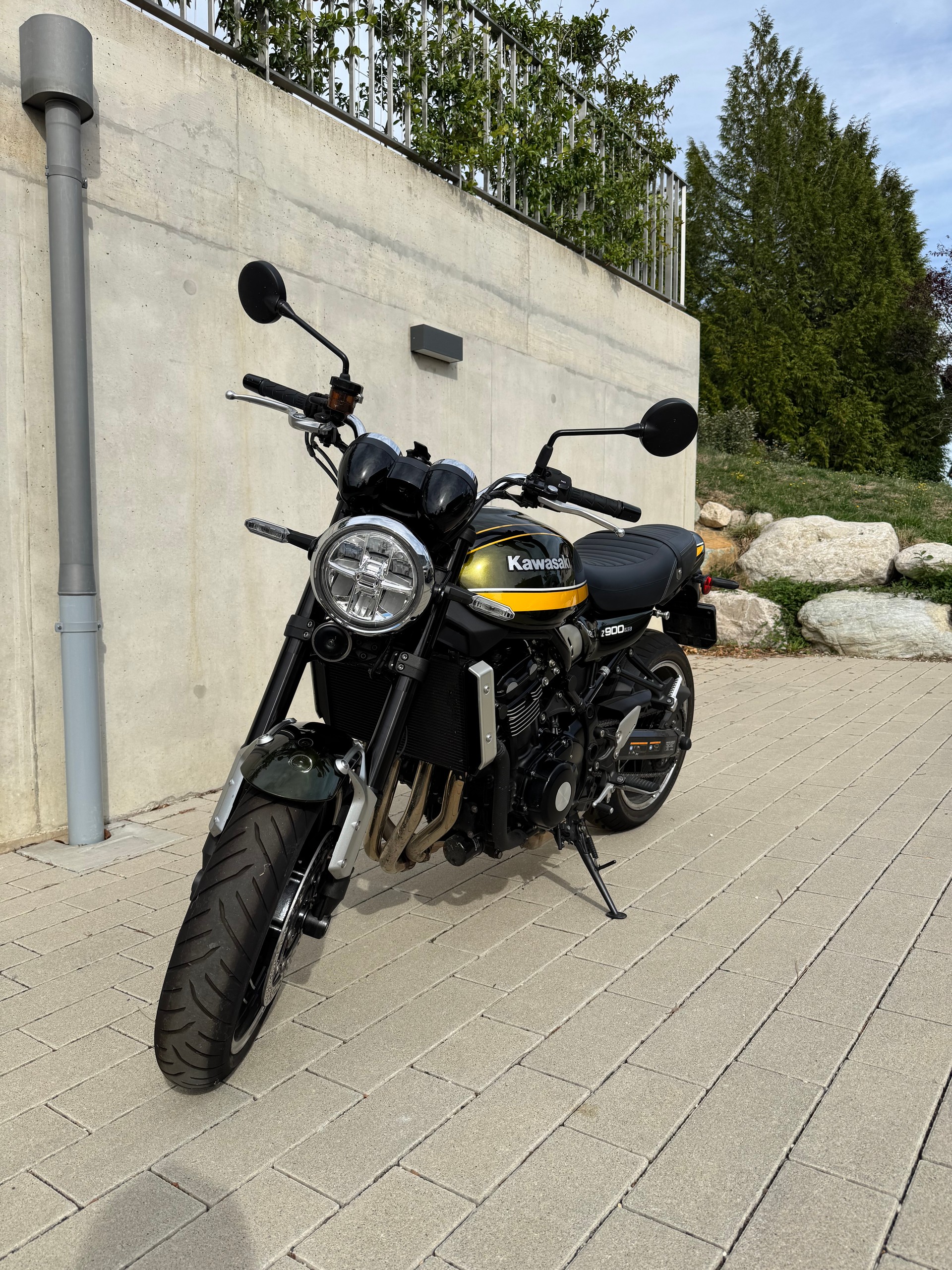 KAWASAKI Z 900 RS-image-1