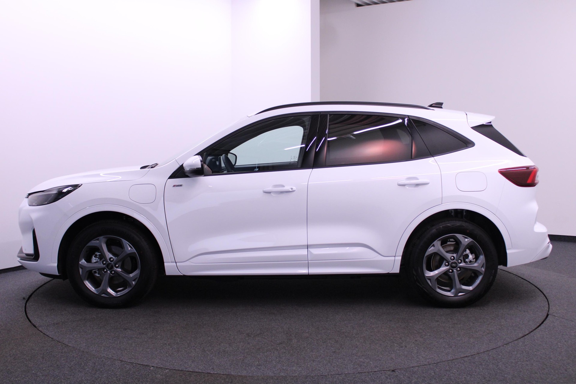 FORD Kuga 2.5 Plug-in Hybrid ST-Line-showroom-element-2
