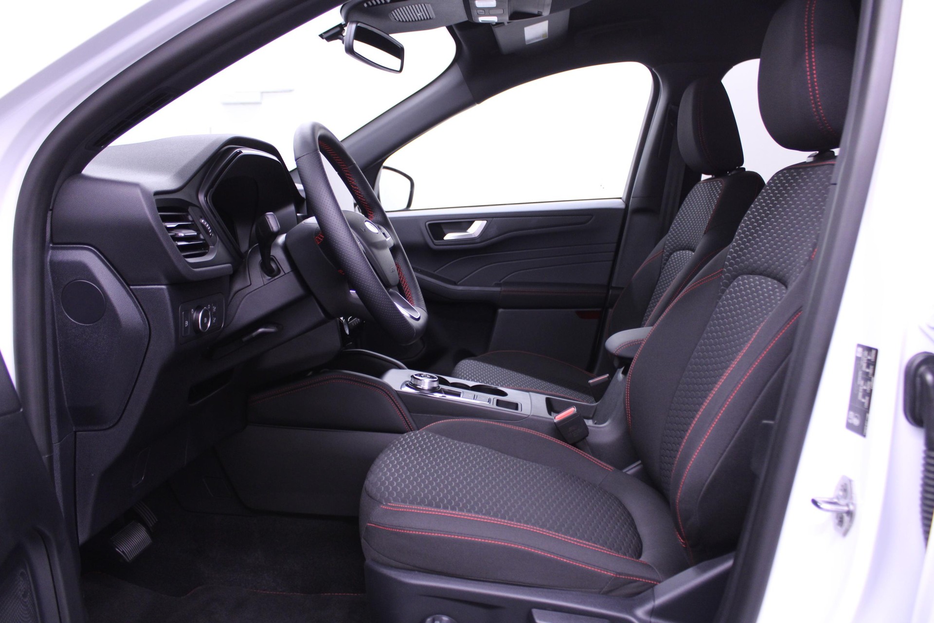 FORD Kuga 2.5 Plug-in Hybrid ST-Line-showroom-element-3