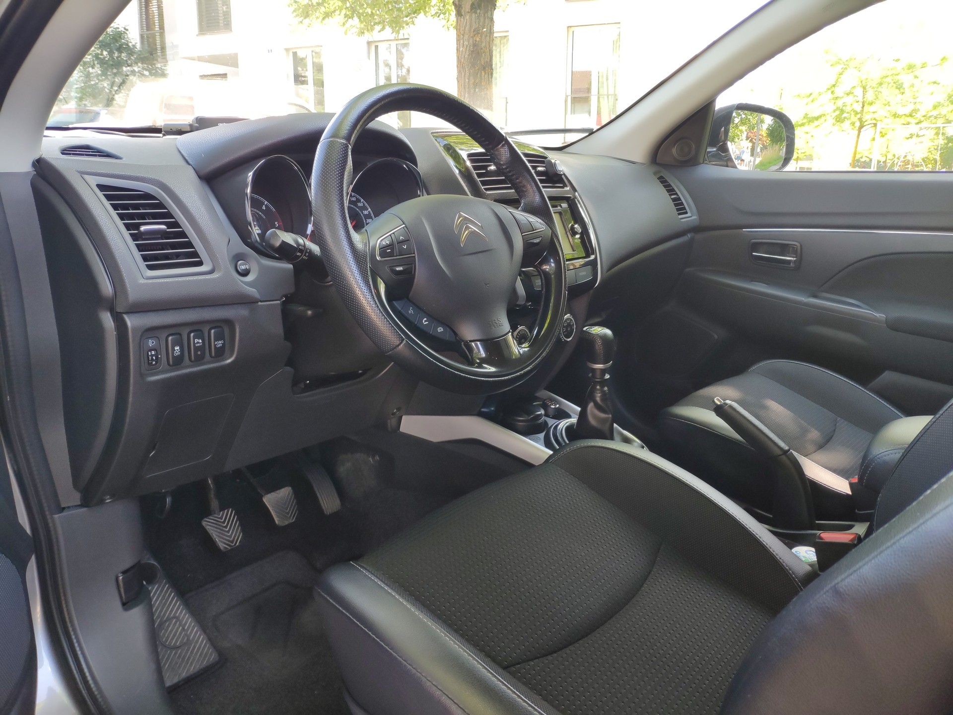 CITROEN 1.6 HDi 115 Collection 4WD S/S-image-1