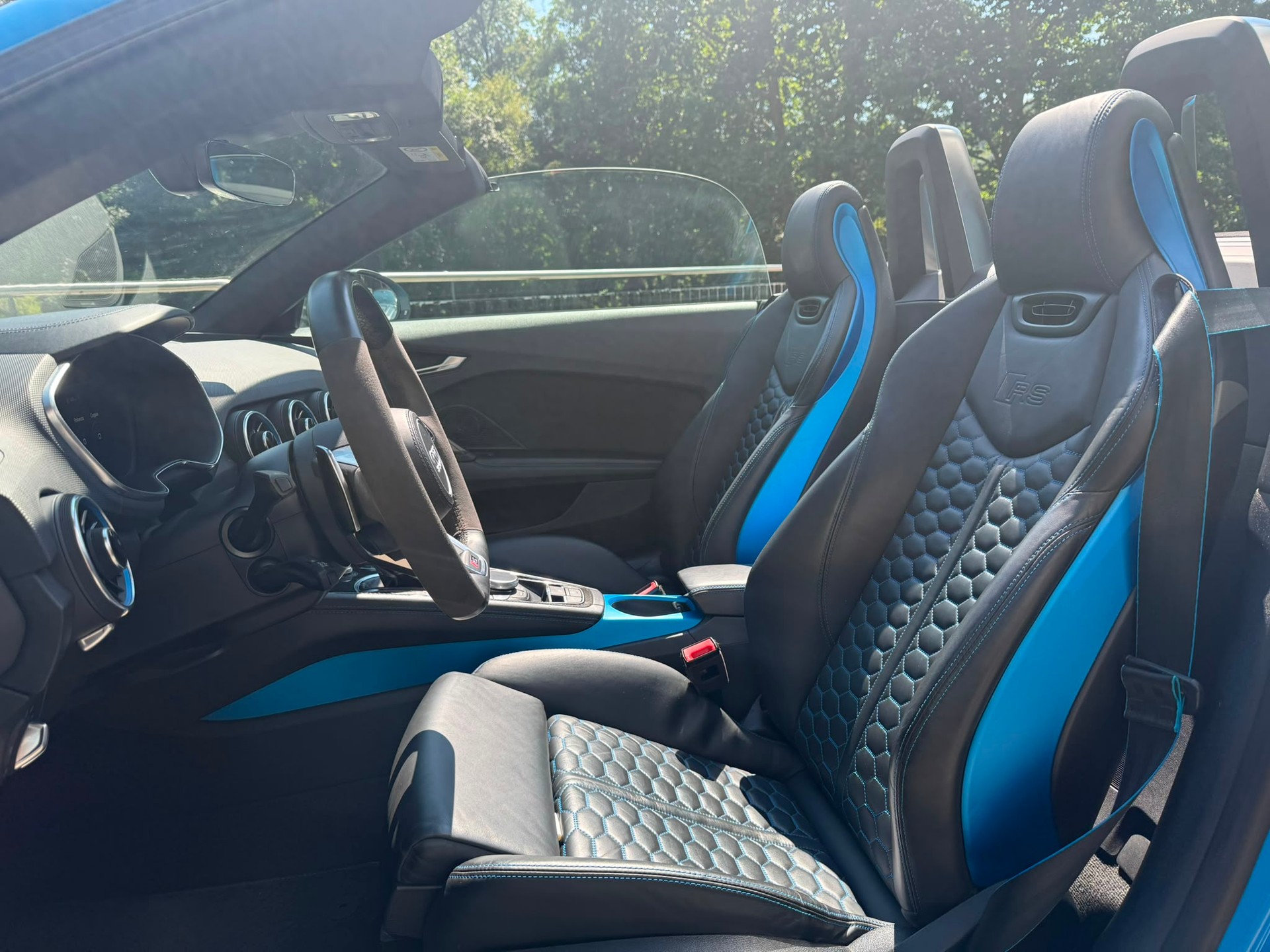 AUDI TT RS Roadster 2.5 TFSI quattro S-tronic-image-12