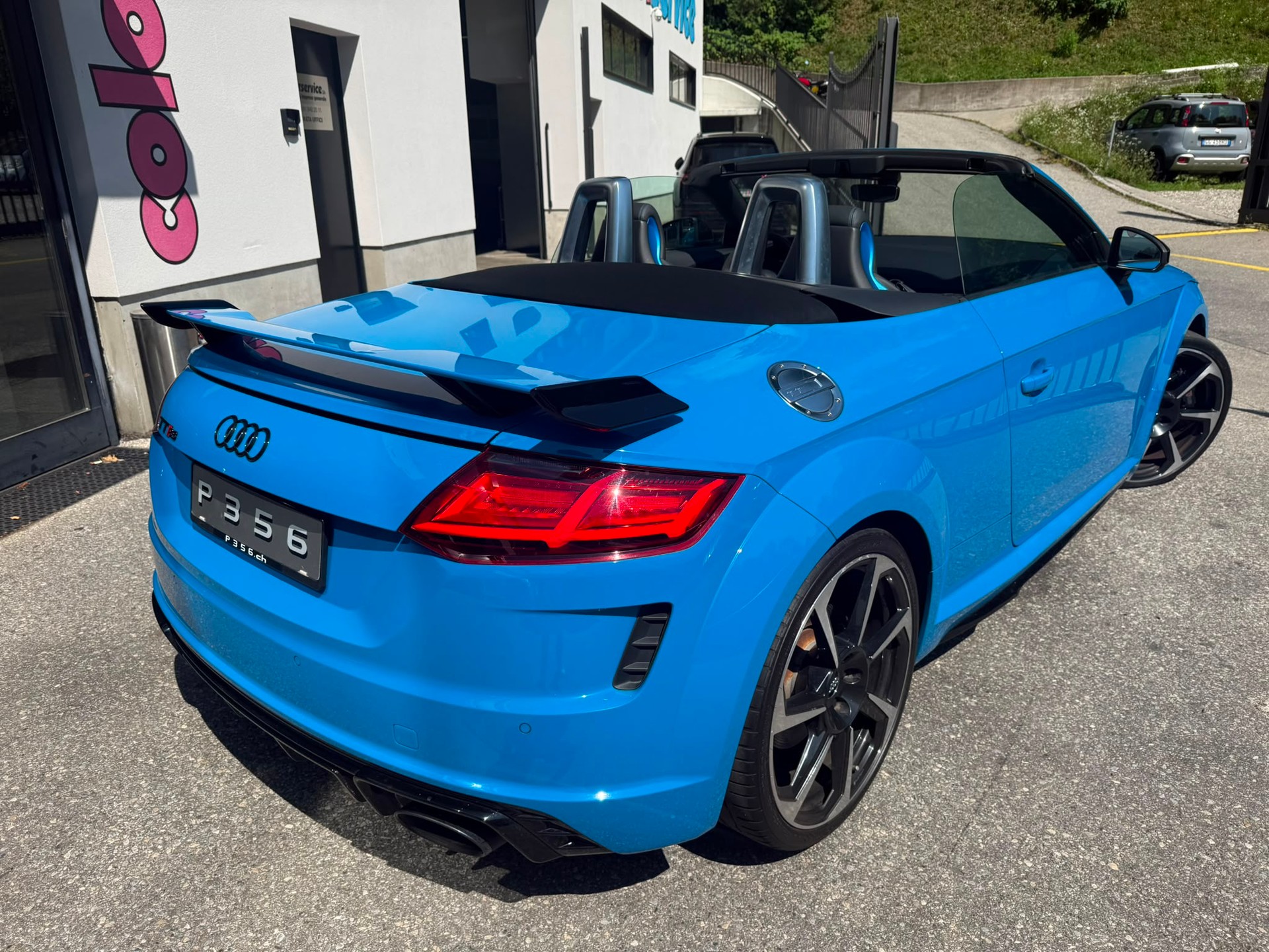 AUDI TT RS Roadster 2.5 TFSI quattro S-tronic-image-5