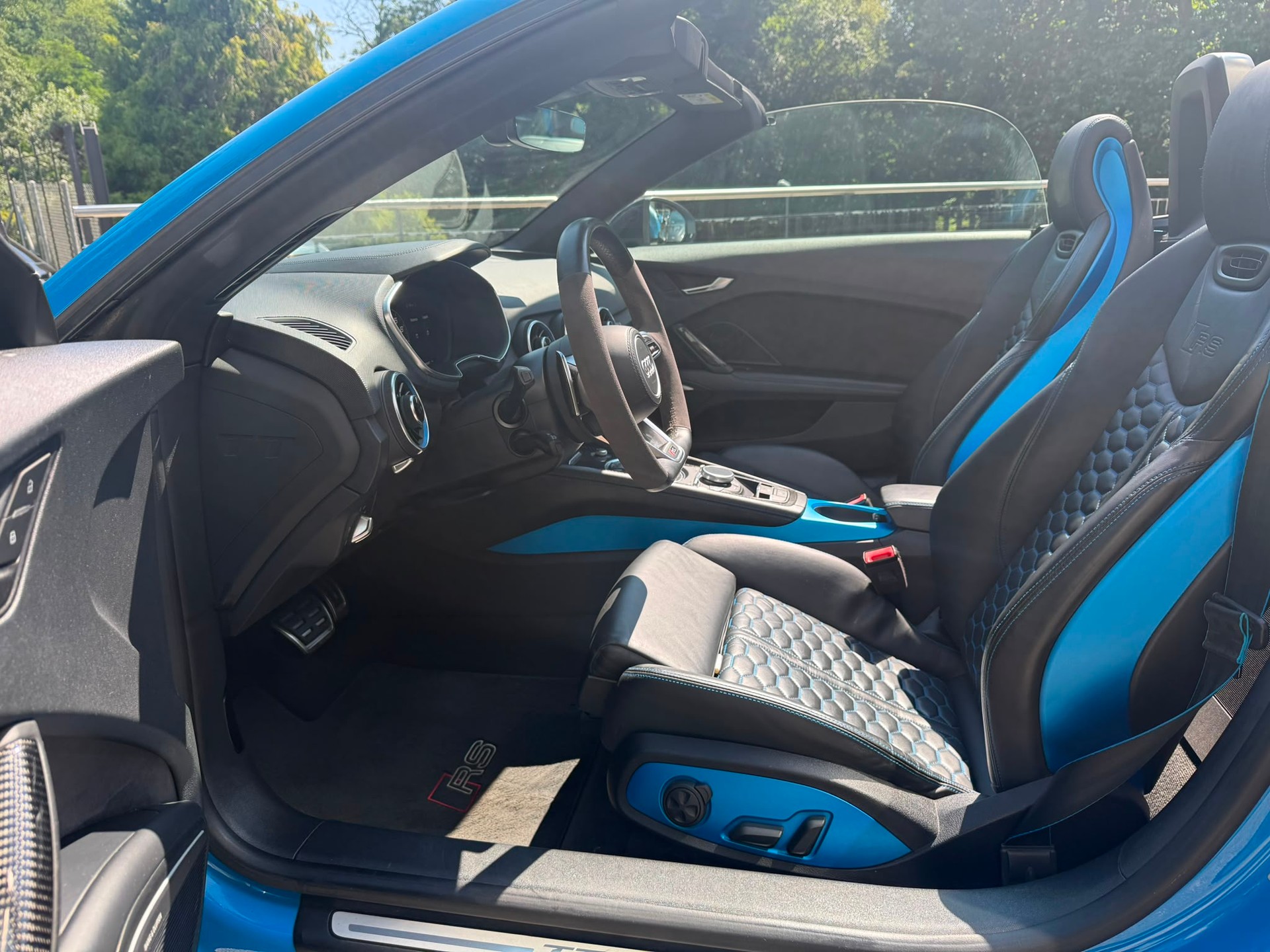 AUDI TT RS Roadster 2.5 TFSI quattro S-tronic-image-11