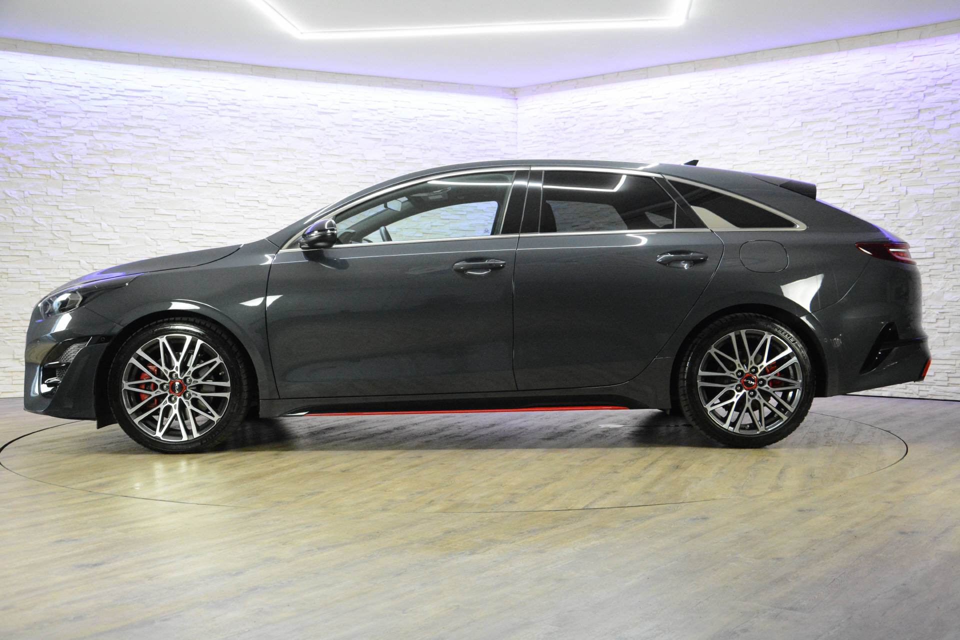 KIA ProCeed 1.6 T-GDi GT-showroom-element-2