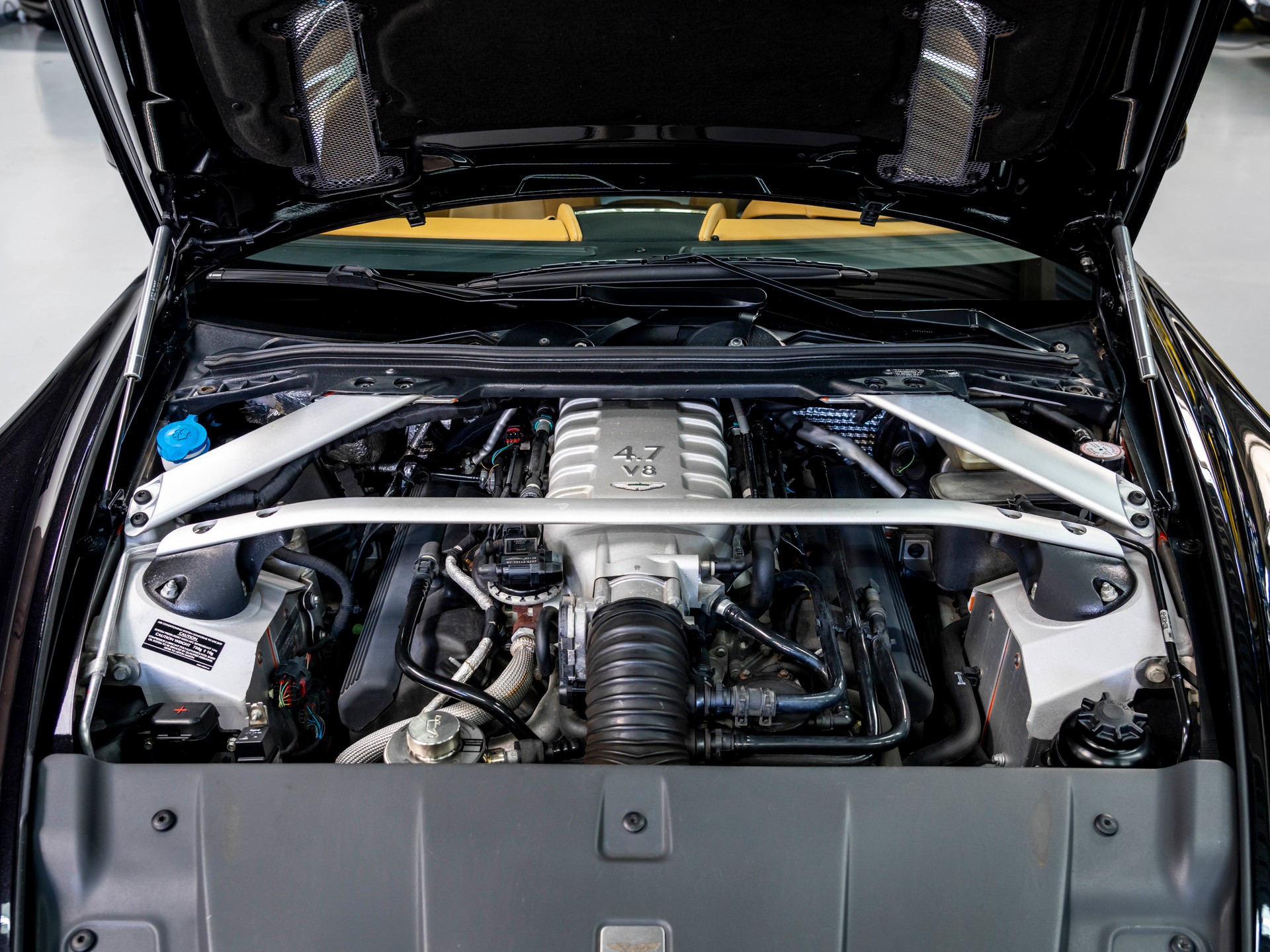 ASTON MARTIN V8 Vantage 4.7 Sportshift-image-28