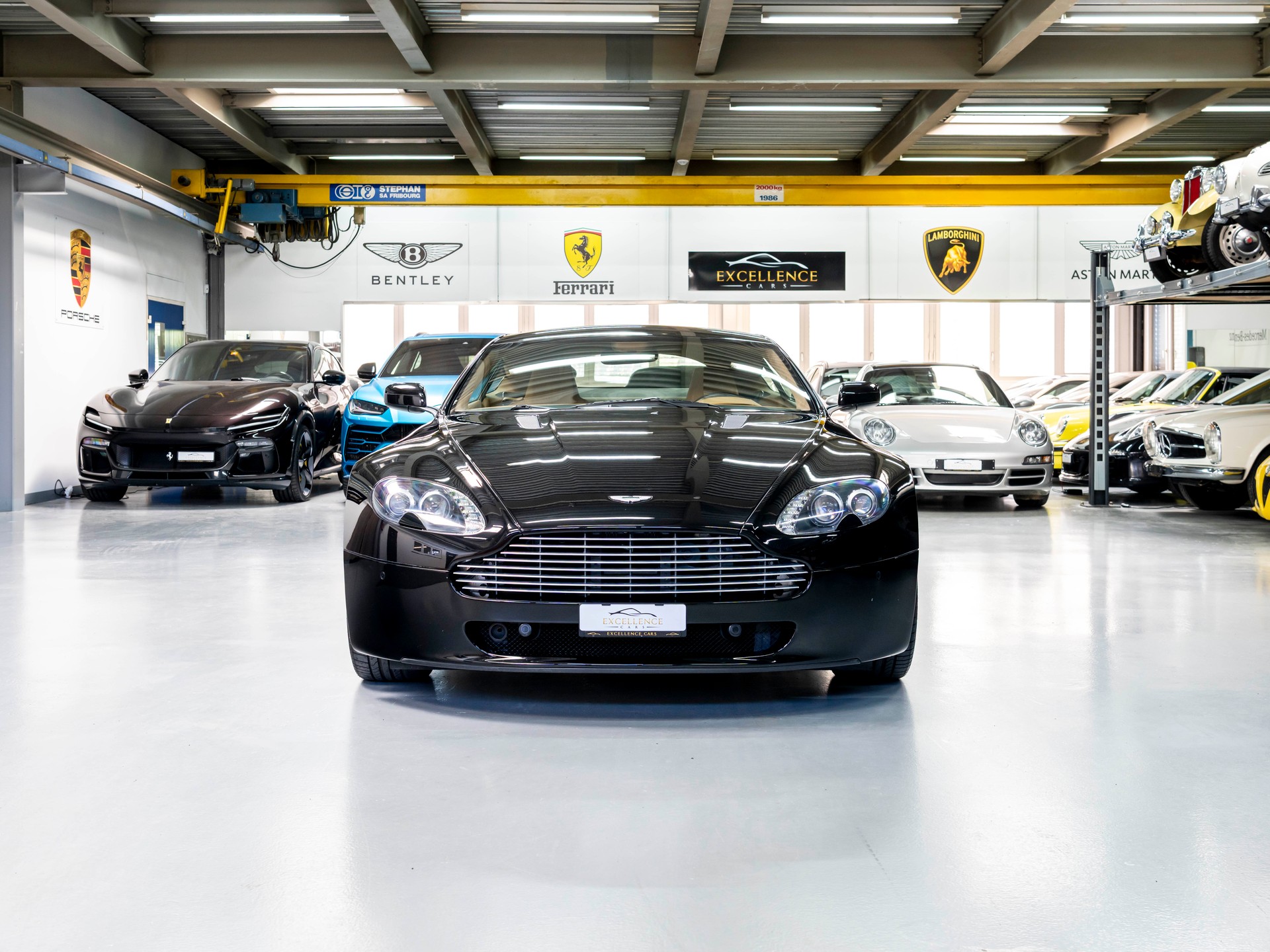 ASTON MARTIN V8 Vantage 4.7 Sportshift-showroom-element-1