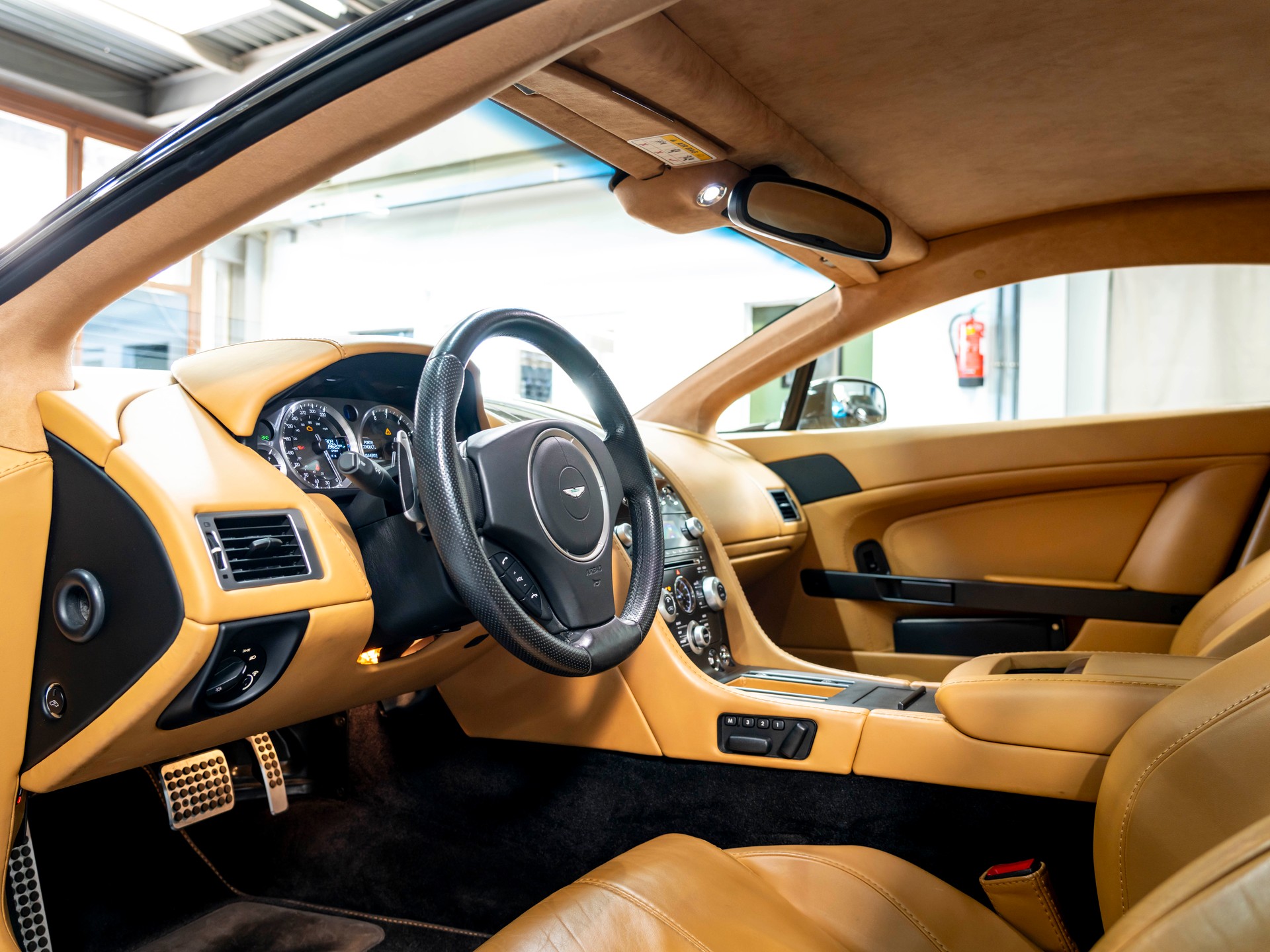ASTON MARTIN V8 Vantage 4.7 Sportshift-image-13