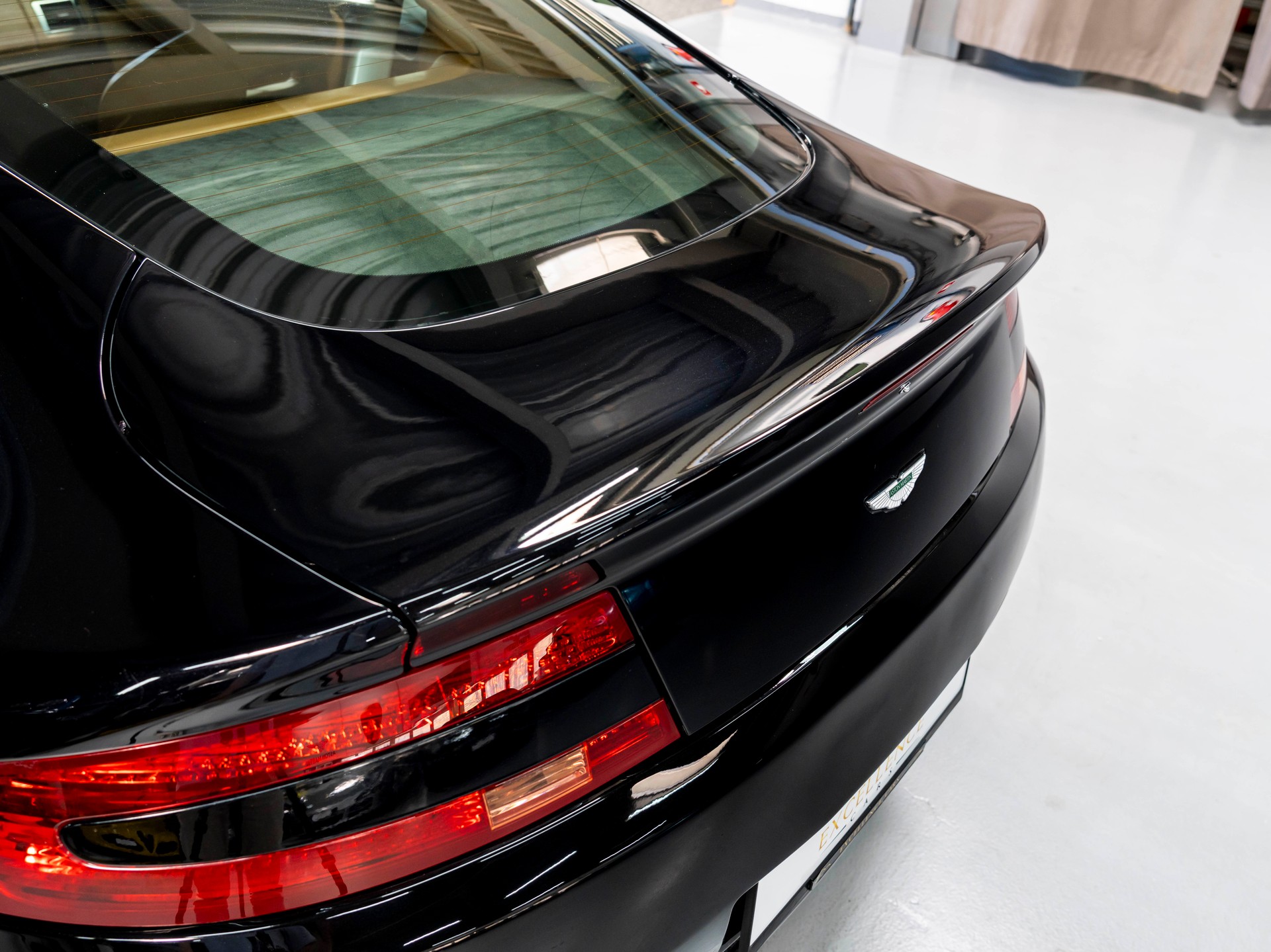 ASTON MARTIN V8 Vantage 4.7 Sportshift-image-30