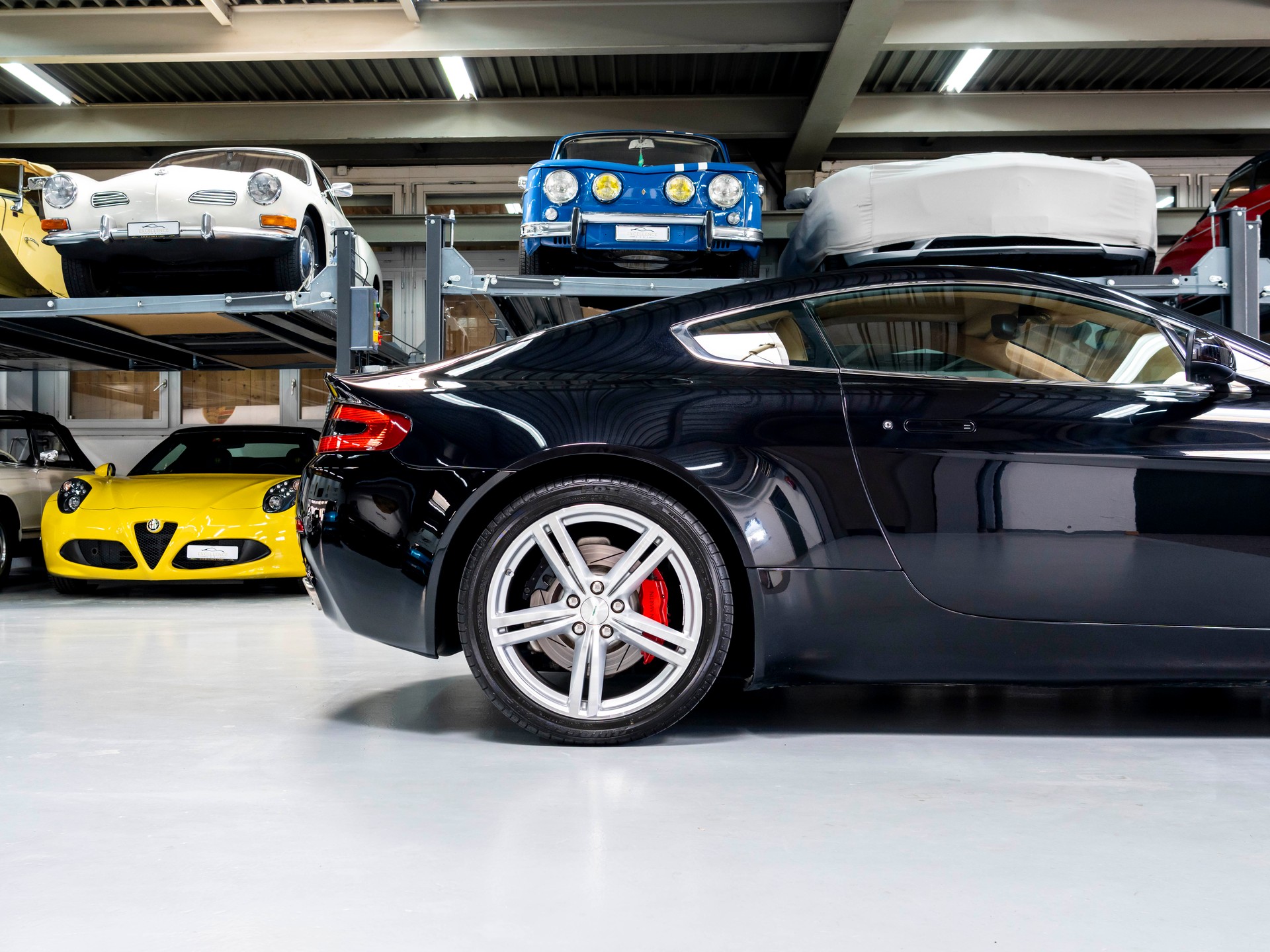 ASTON MARTIN V8 Vantage 4.7 Sportshift-image-12