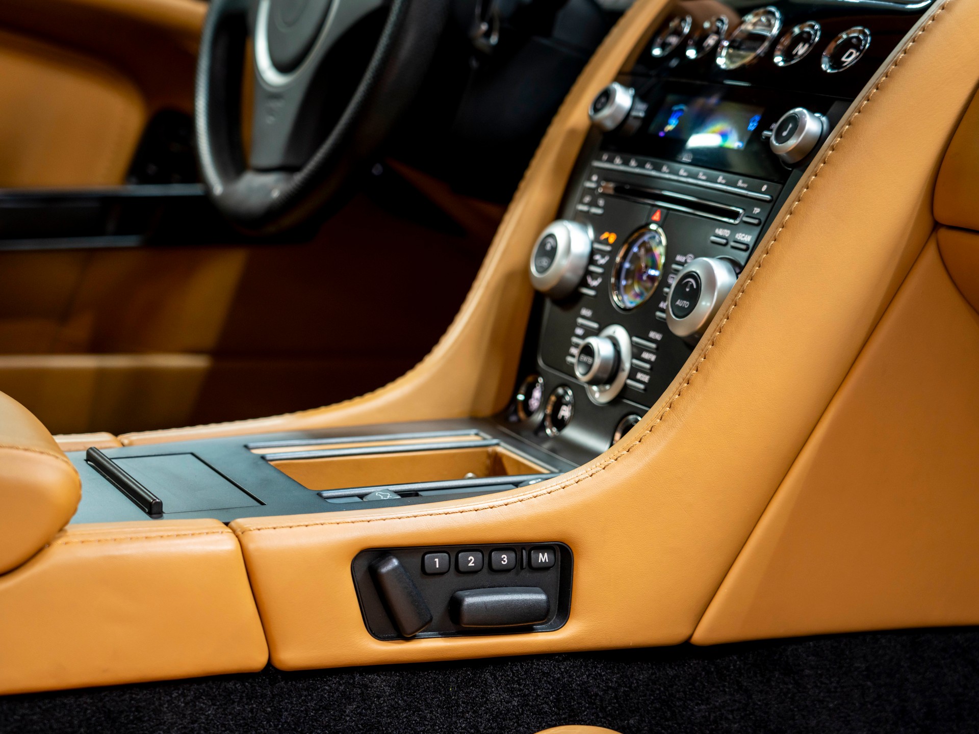 ASTON MARTIN V8 Vantage 4.7 Sportshift-image-22