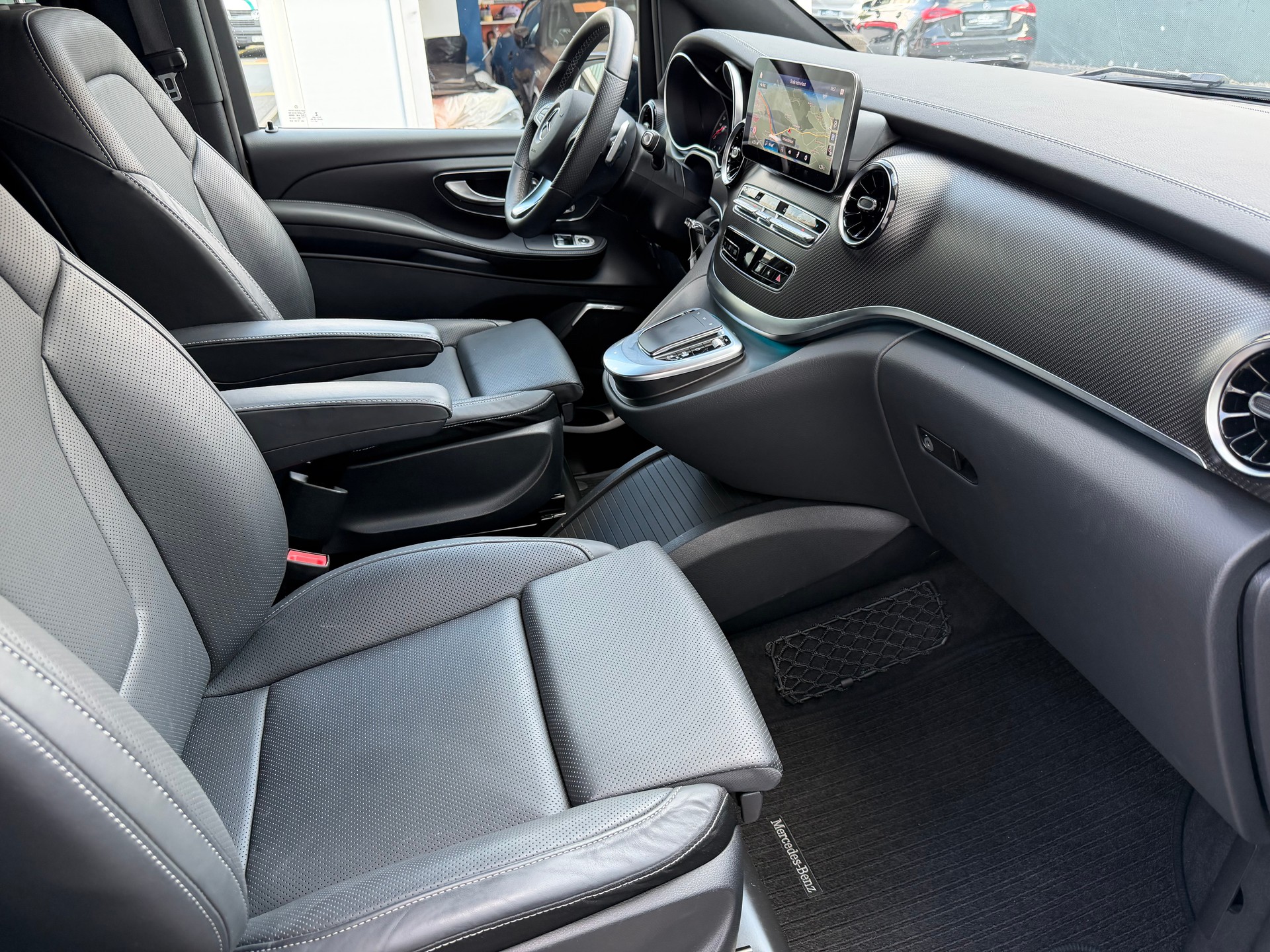 MERCEDES-BENZ V 300 d lang Avantgarde 4Matic 9G-Tronic-image-15