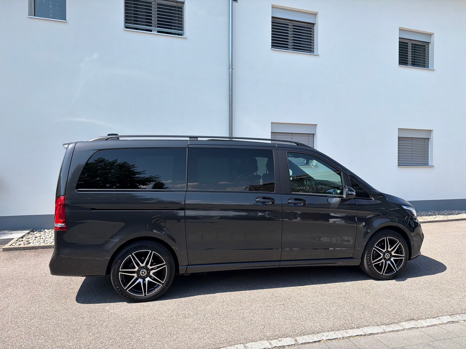MERCEDES-BENZ V 300 d lang Avantgarde 4Matic 9G-Tronic-image-4
