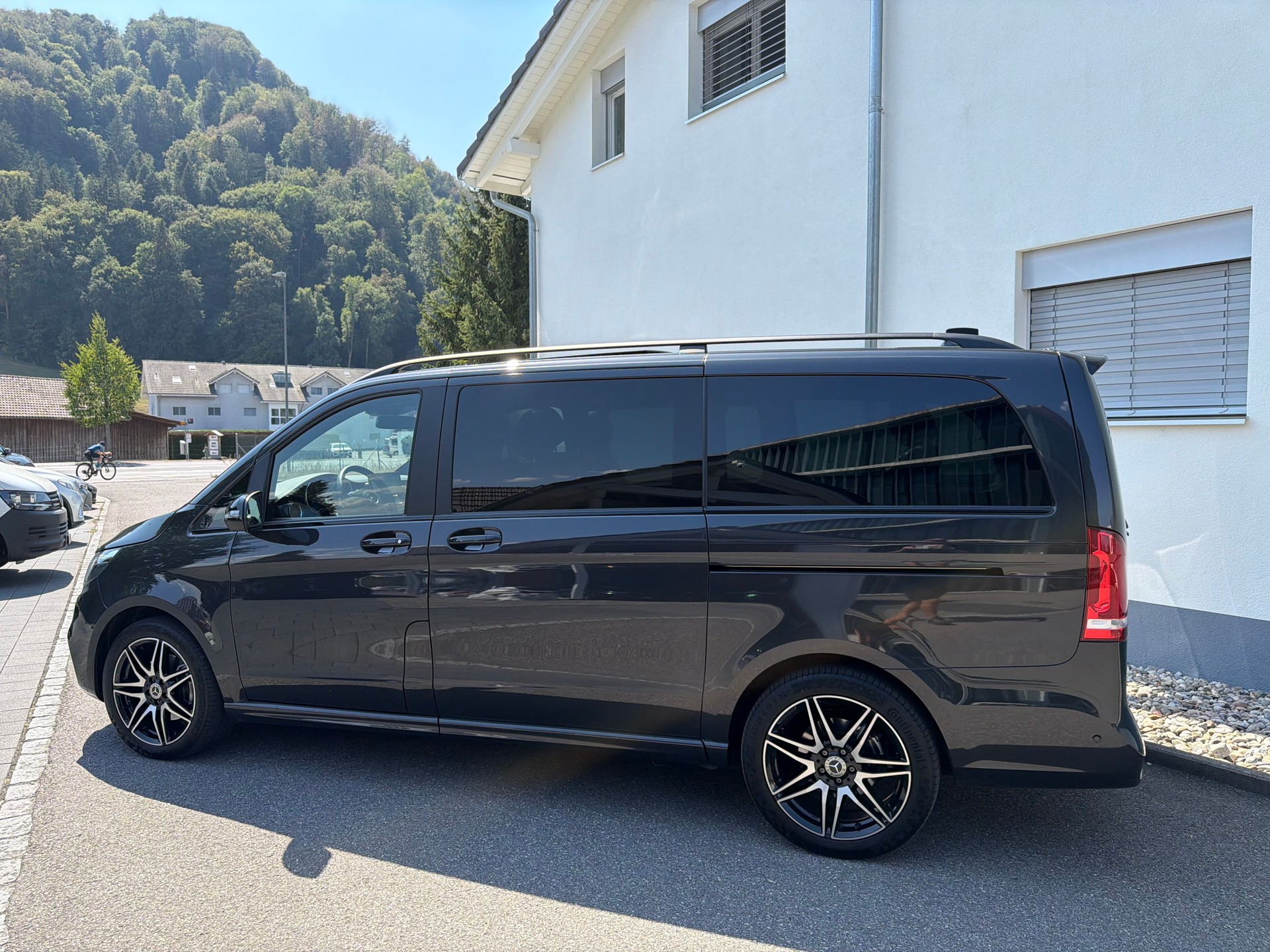 MERCEDES-BENZ V 300 d lang Avantgarde 4Matic 9G-Tronic-image-12