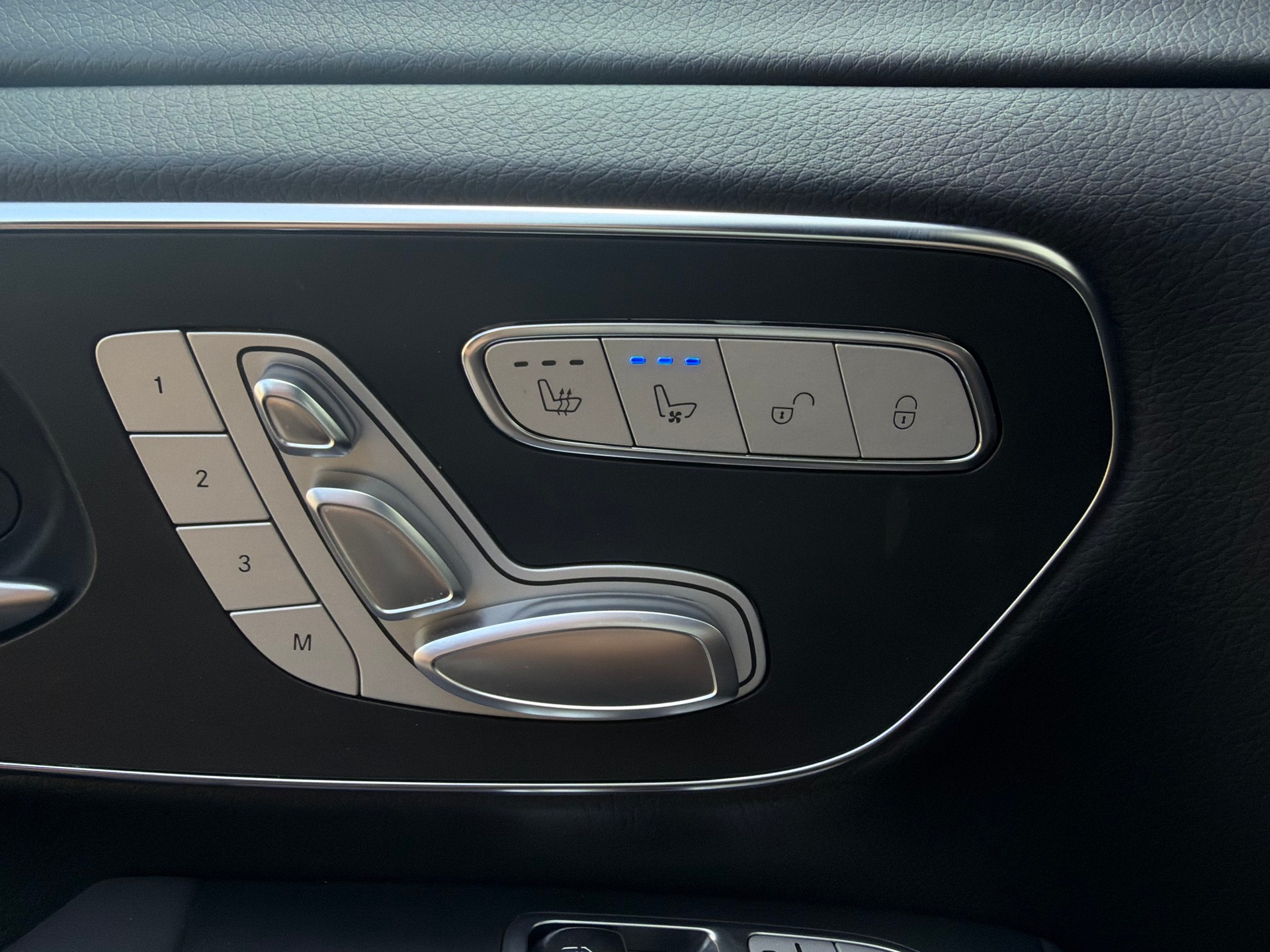 MERCEDES-BENZ V 300 d lang Avantgarde 4Matic 9G-Tronic-image-28