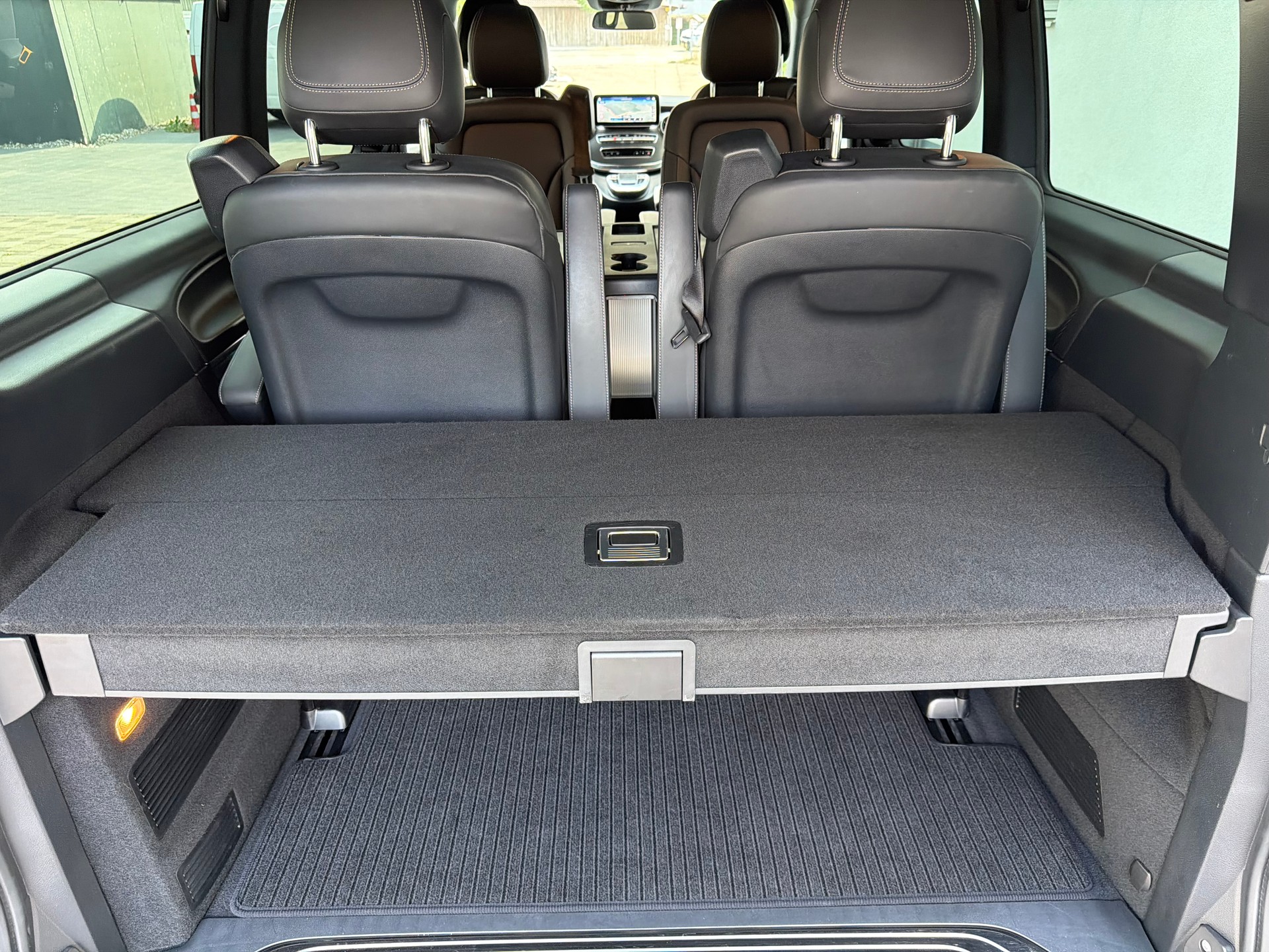 MERCEDES-BENZ V 300 d lang Avantgarde 4Matic 9G-Tronic-image-31