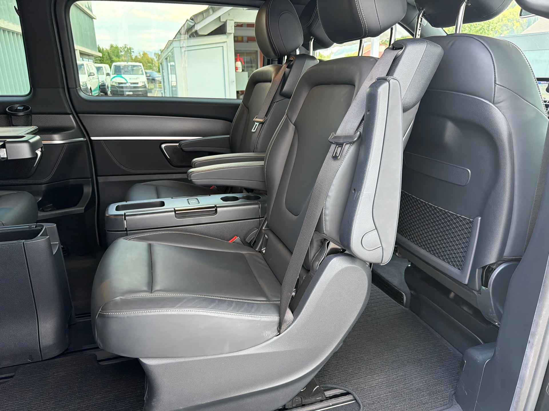 MERCEDES-BENZ V 300 d lang Avantgarde 4Matic 9G-Tronic-image-18
