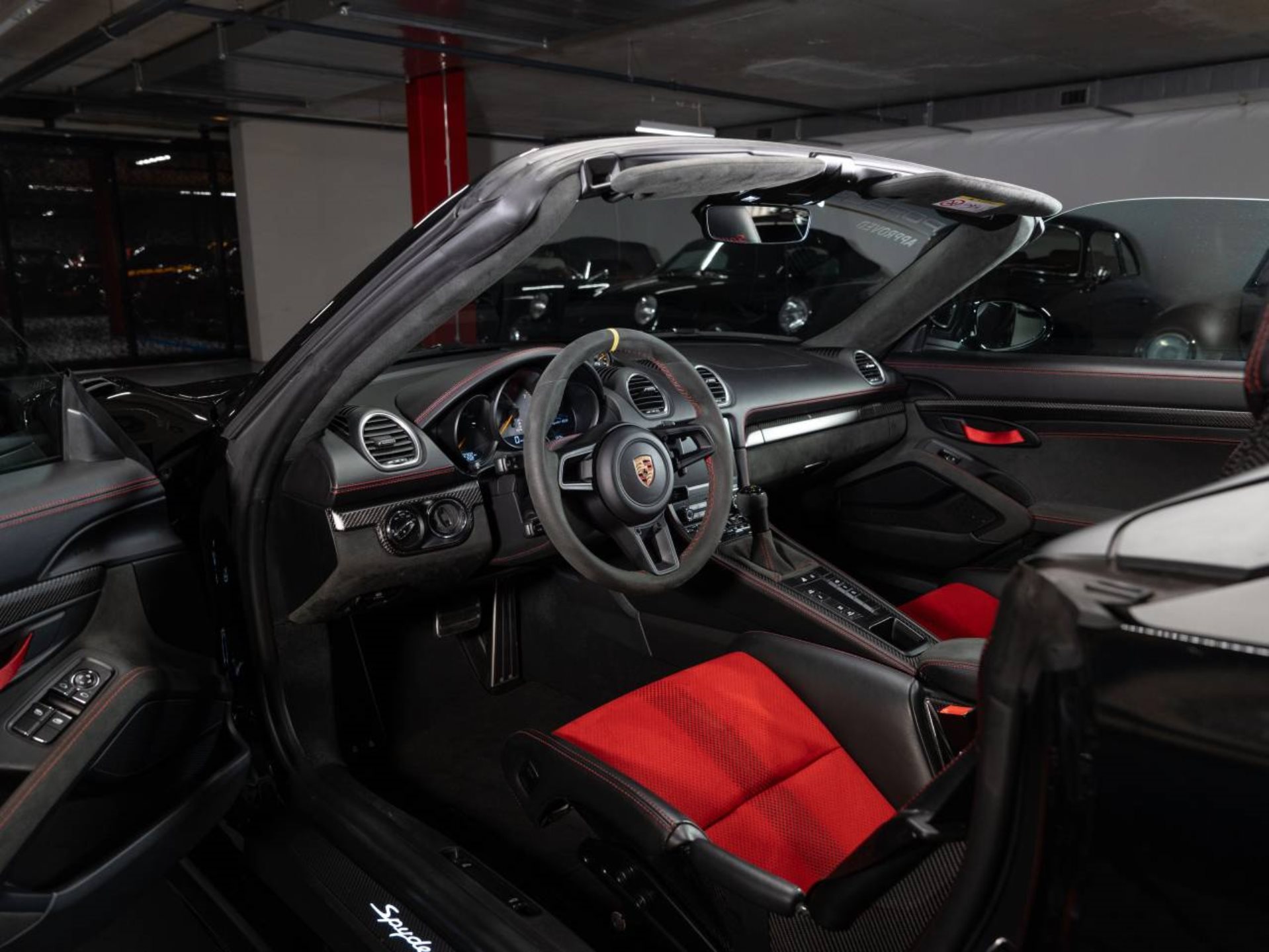PORSCHE 718 Spyder RS-showroom-element-3